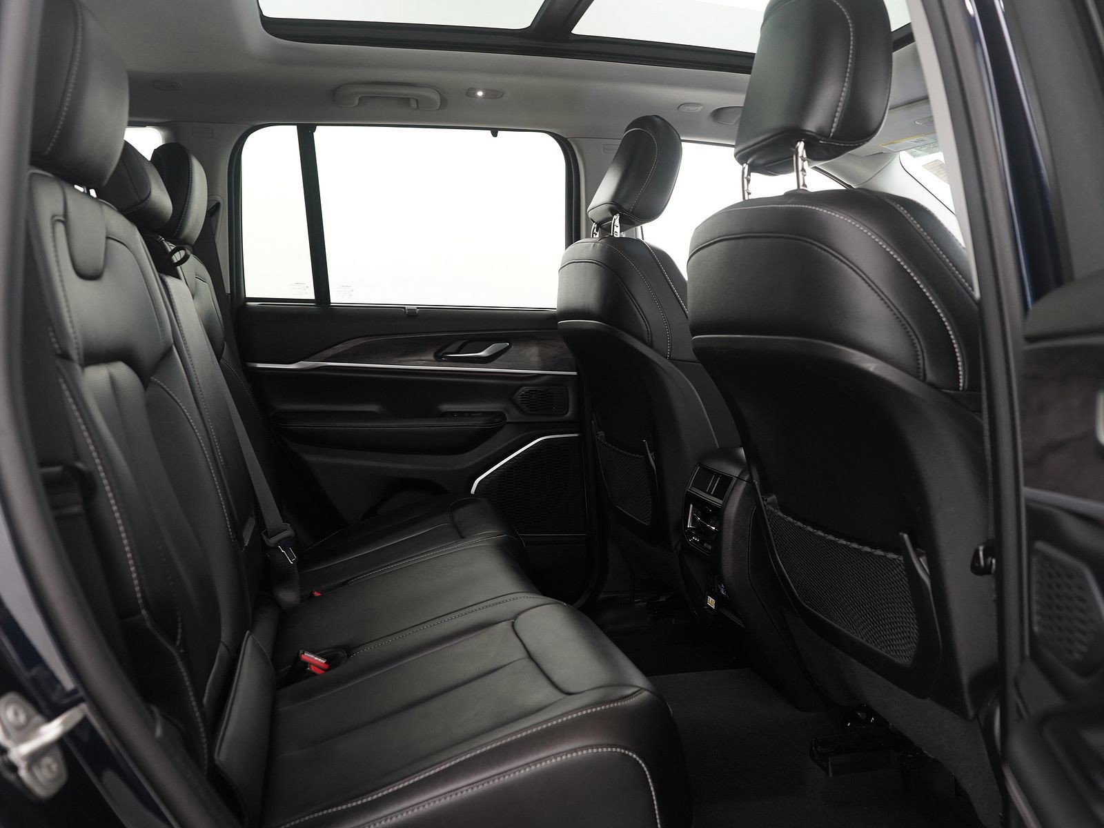 Used 2023 Jeep Grand Cherokee 30th Anniversary image 12