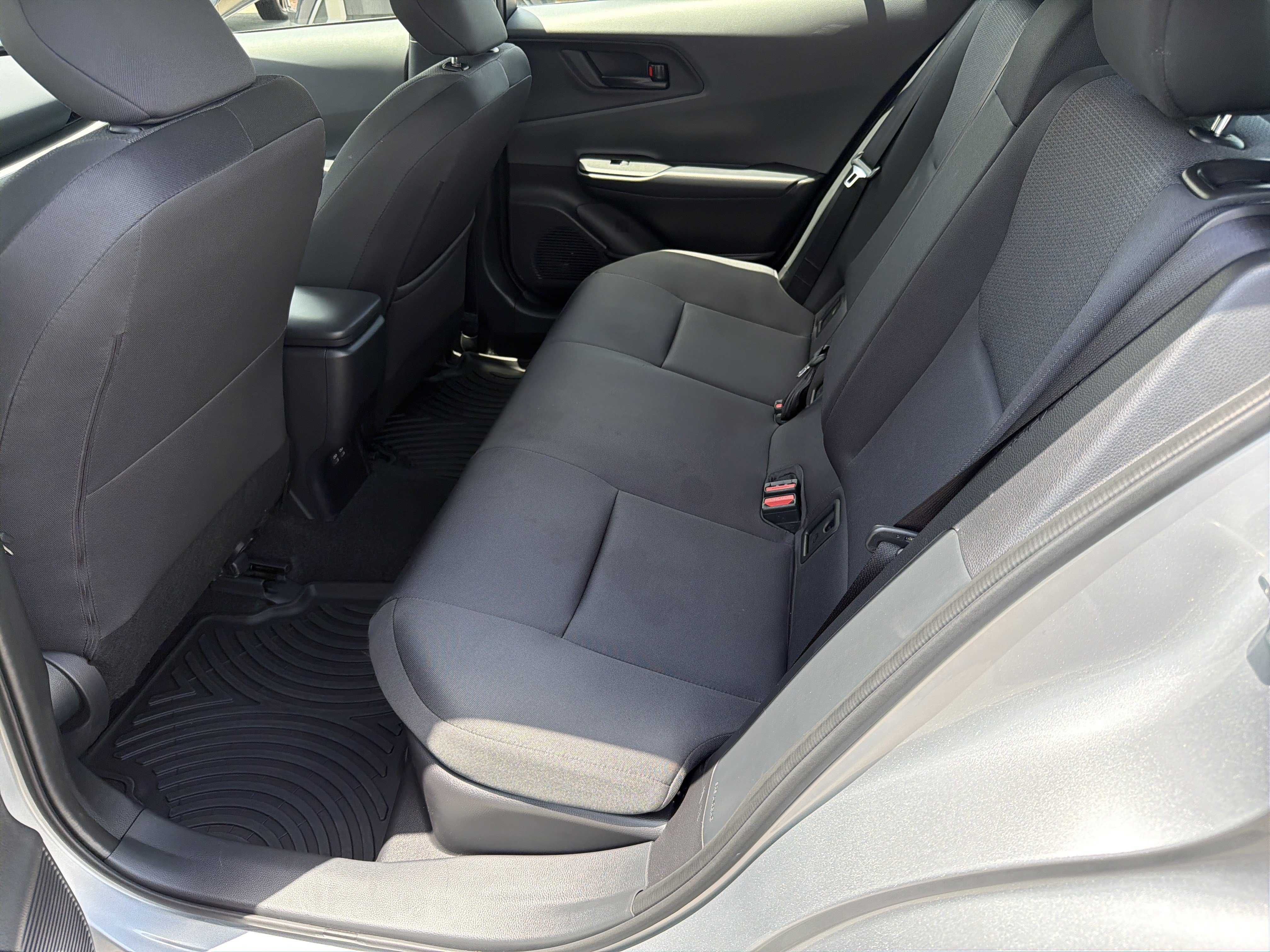 Certified 2025 Toyota Prius LE FWD image 30