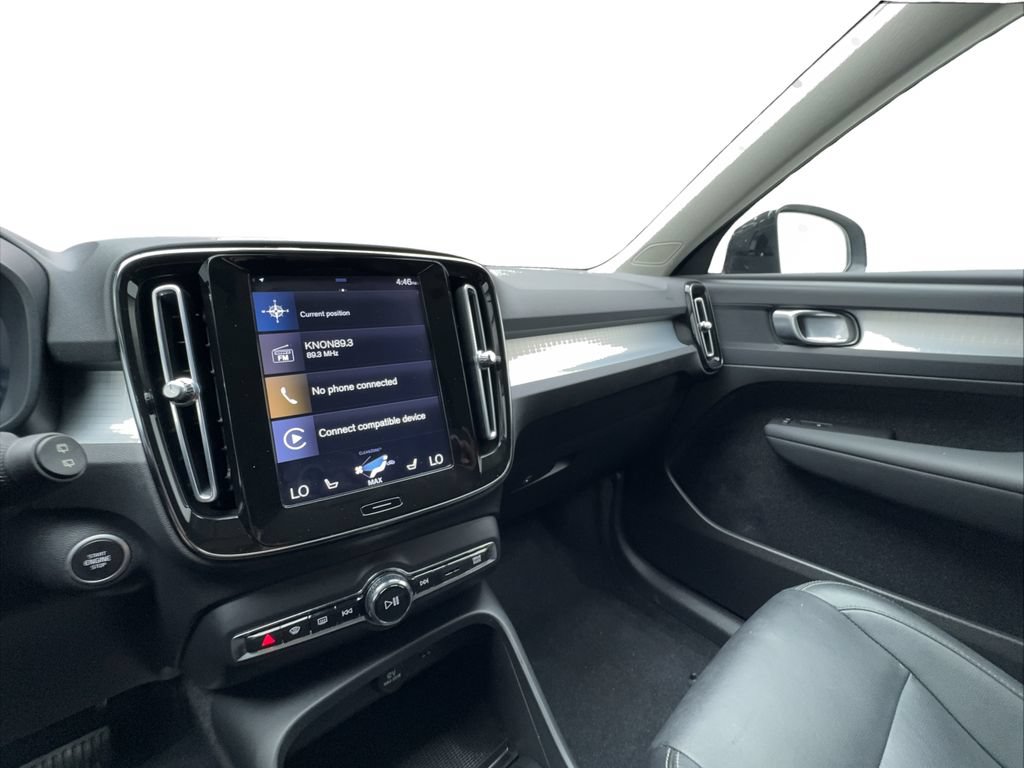 Used 2021 Volvo XC40 T5 Momentum w/ Premium Package AWD/4WD image 43