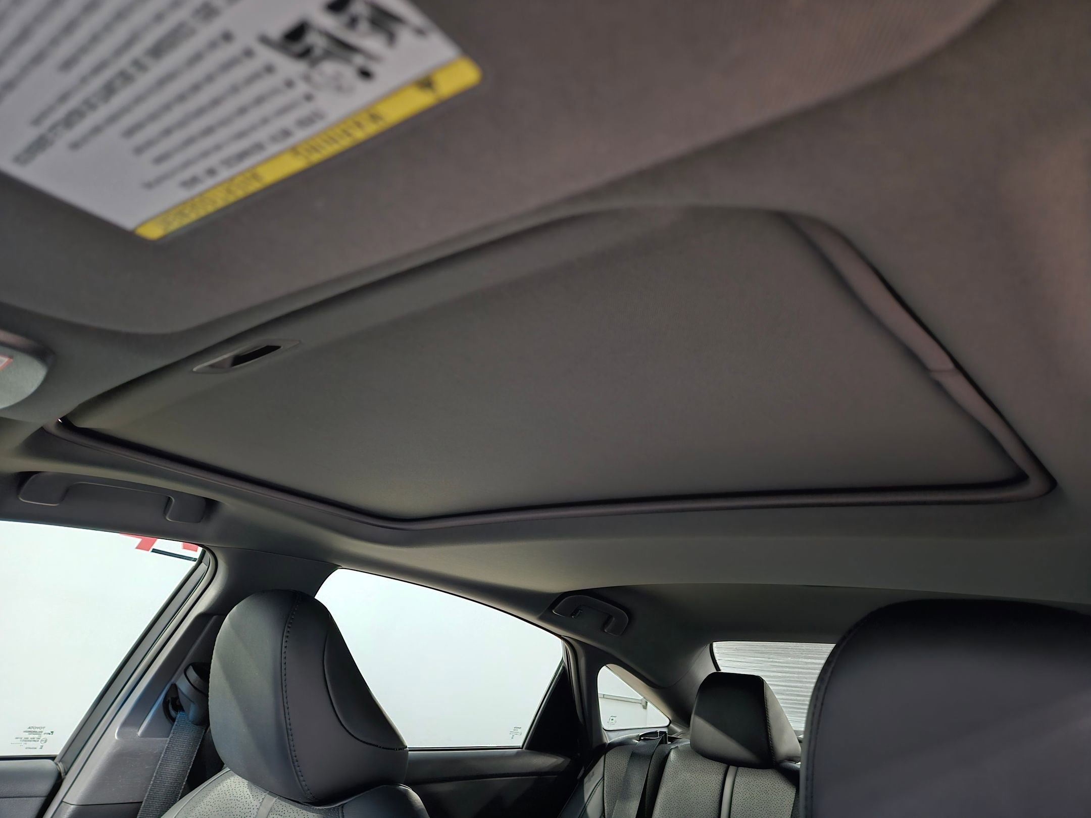 Used 2022 Toyota Avalon Limited image 25