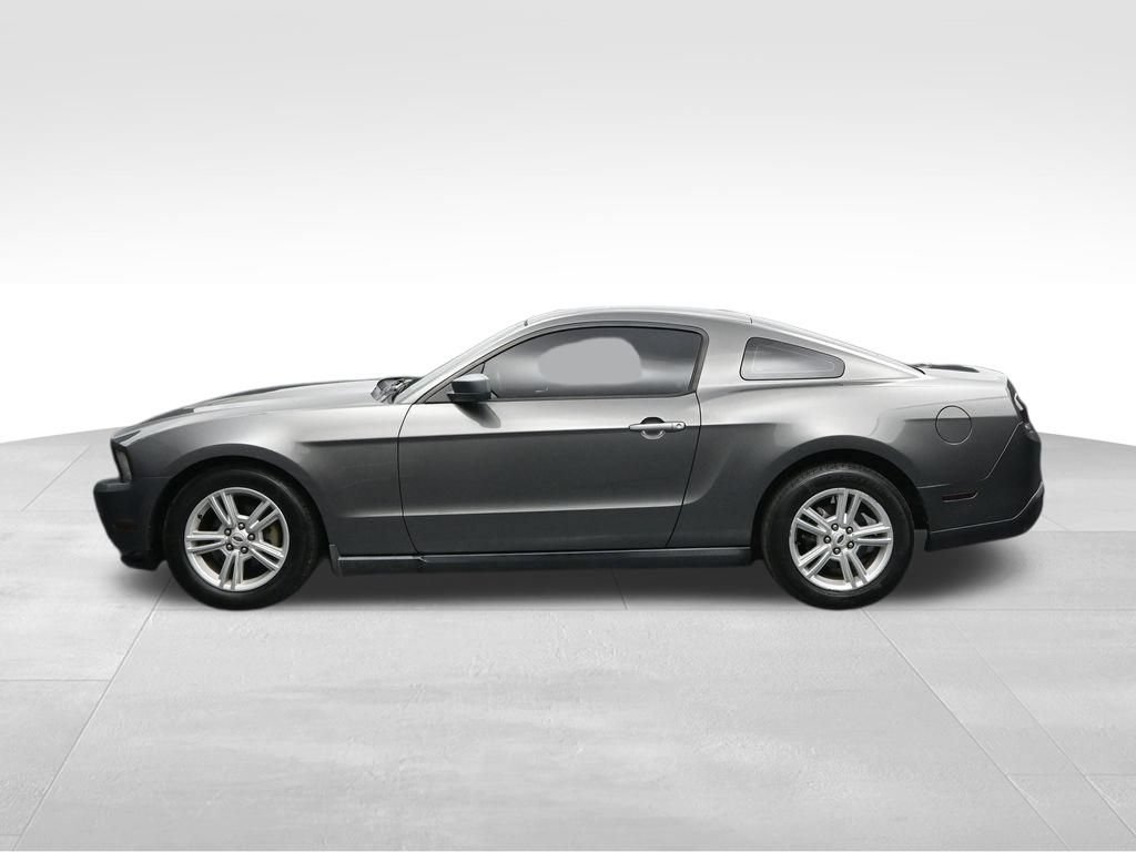Used 2010 Ford Mustang Coupe RWD image 2