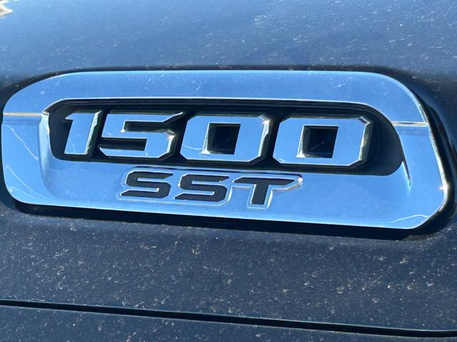 Used 2025 RAM 1500 Laramie AWD/4WD image 15
