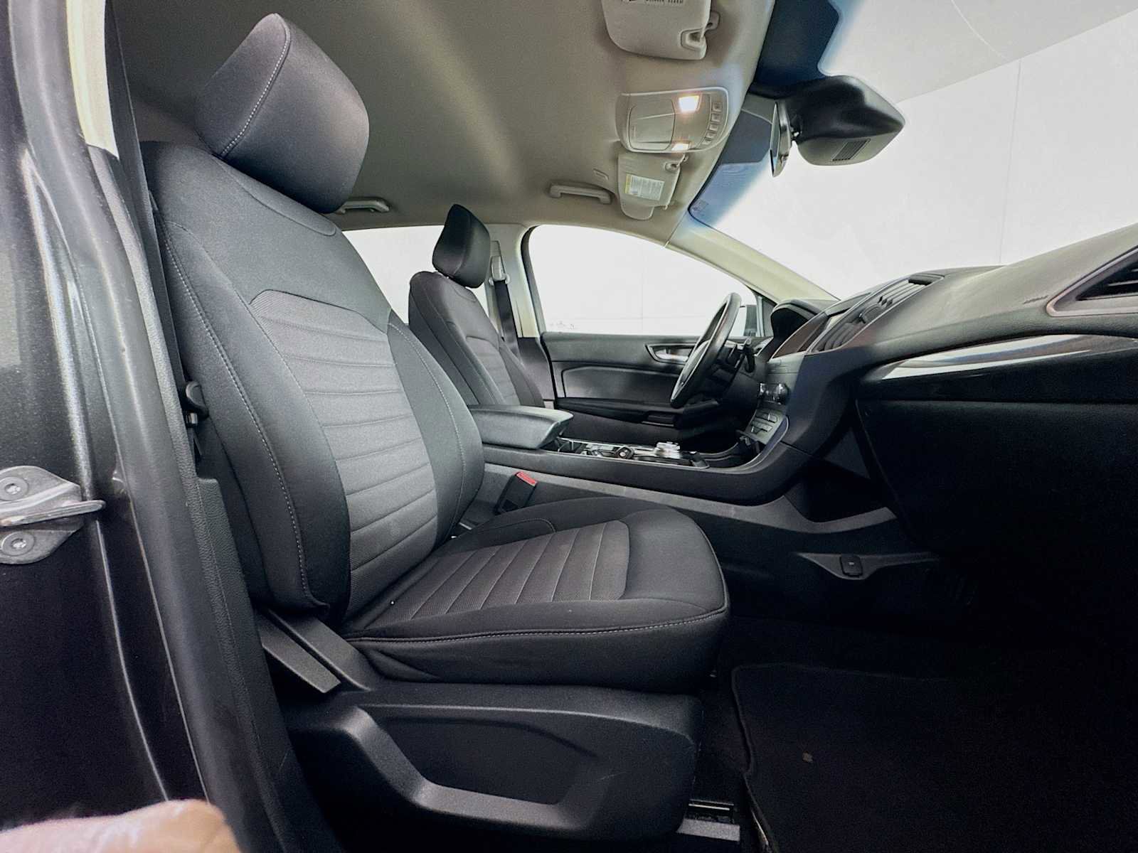 Used 2020 Ford Edge SE AWD/4WD image 25