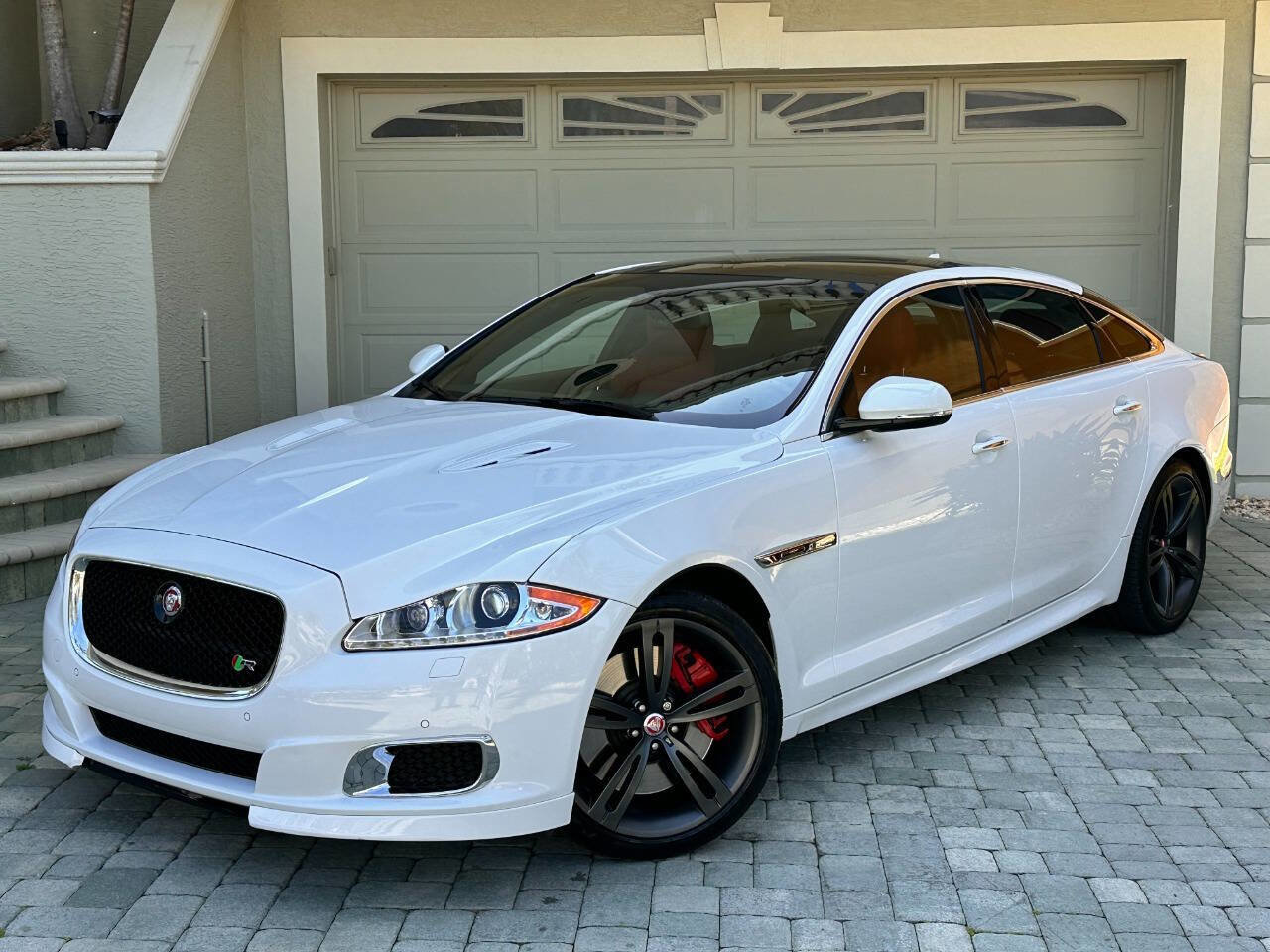 Used 2015 Jaguar XJ R LWB image 4