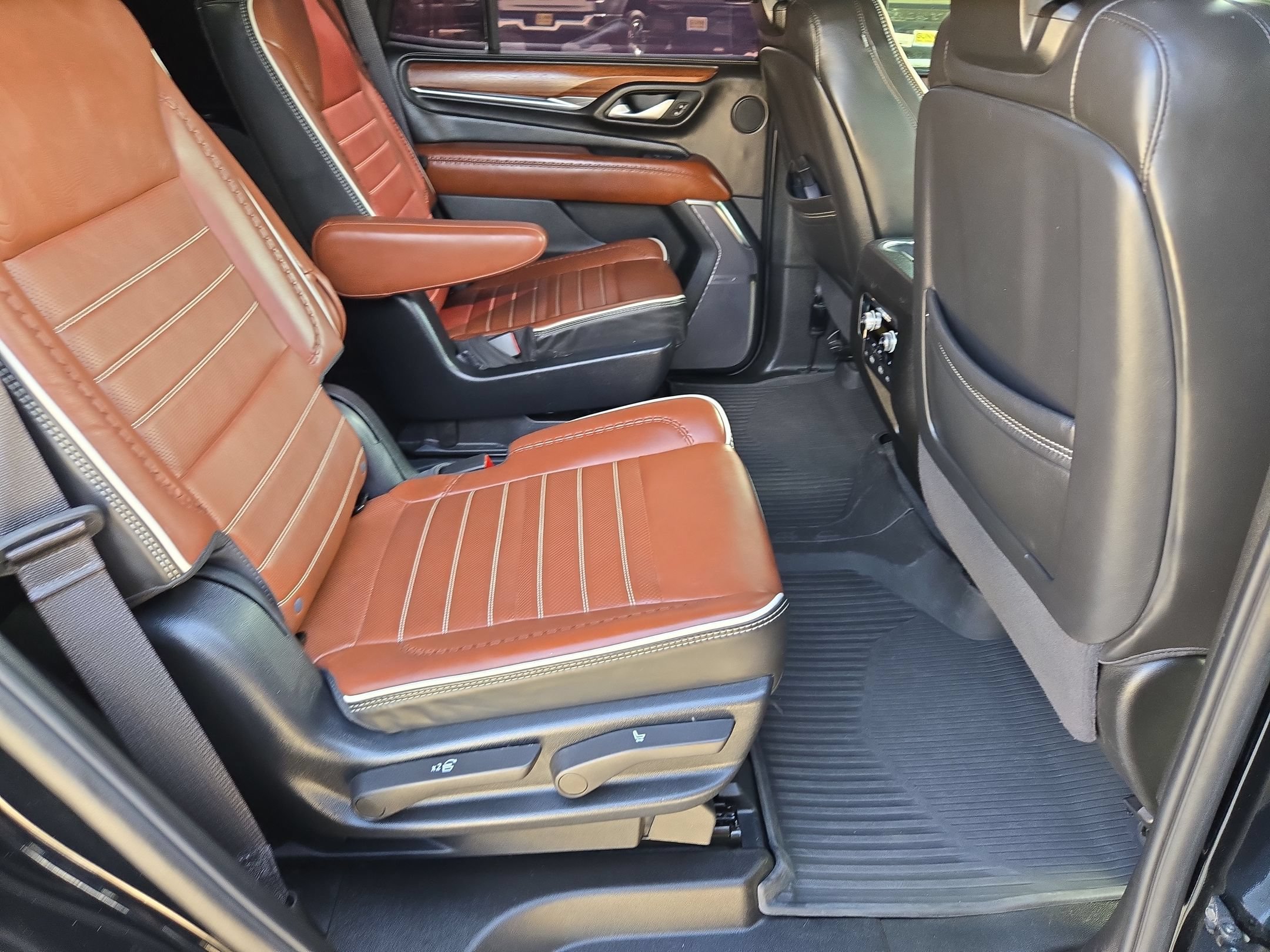Used 2024 GMC Yukon Denali Ultimate AWD/4WD image 29