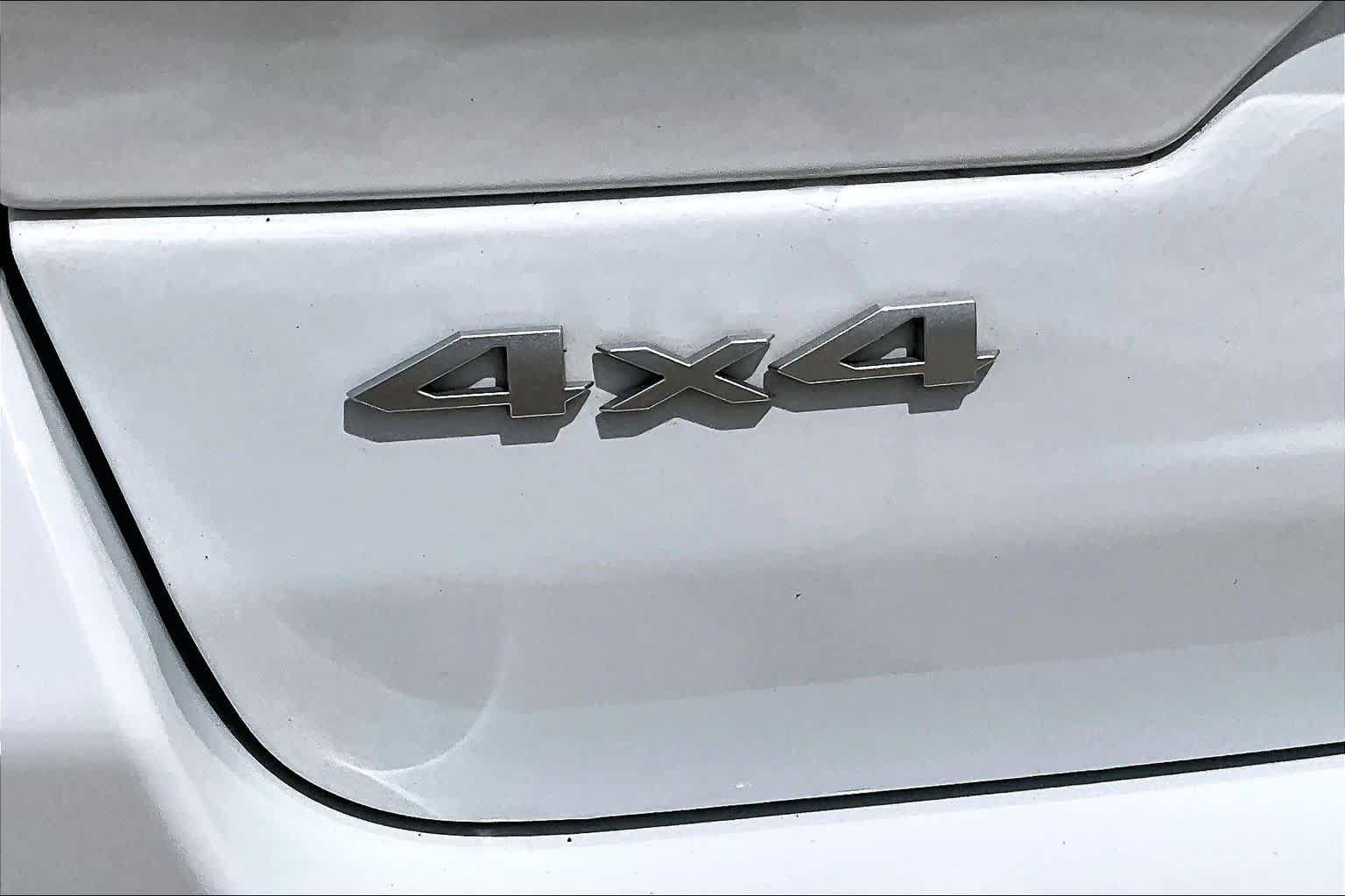Used 2025 Jeep Grand Cherokee Summit AWD/4WD image 10