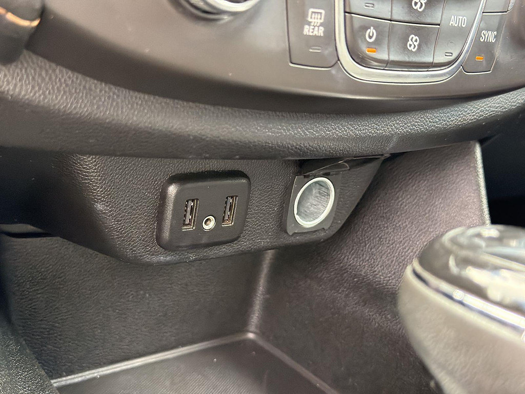 Used 2018 Chevrolet Traverse LS FWD image 36