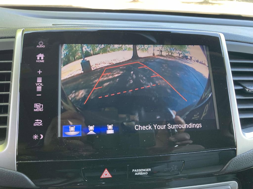 Used 2018 Honda Pilot Touring image 17