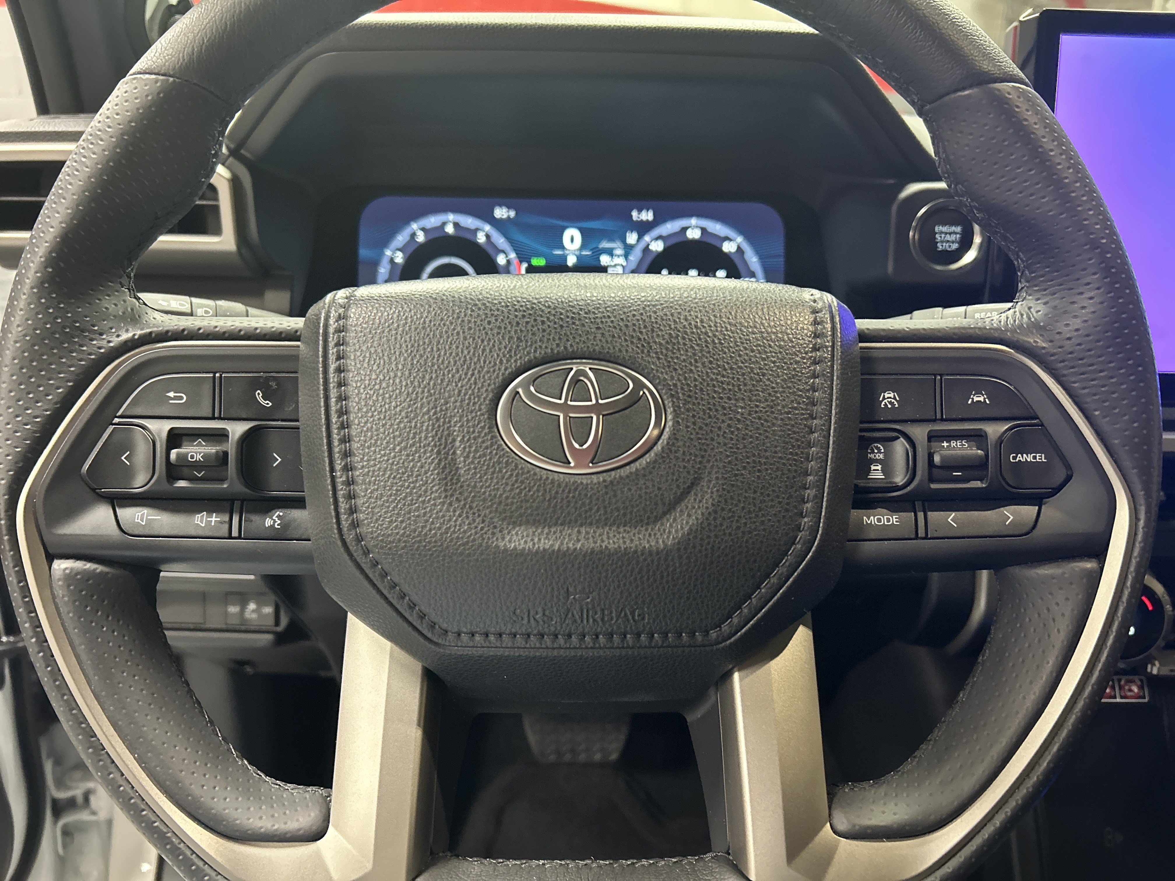Used 2025 Toyota 4Runner Limited AWD/4WD image 18