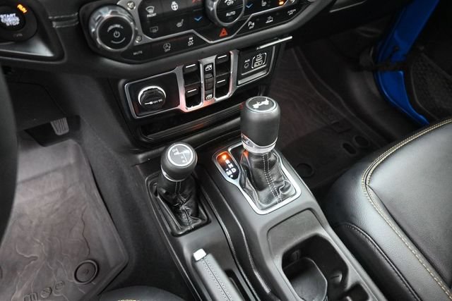 Used 2024 Jeep Wrangler Unlimited Sahara w/ Technology Group AWD/4WD image 9