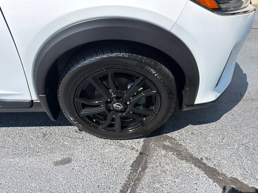 Used 2022 Nissan Kicks SR FWD image 18