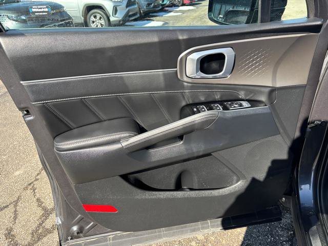 Certified 2022 Kia Sorento SX w/ Panoramic Sunroof Package image 11