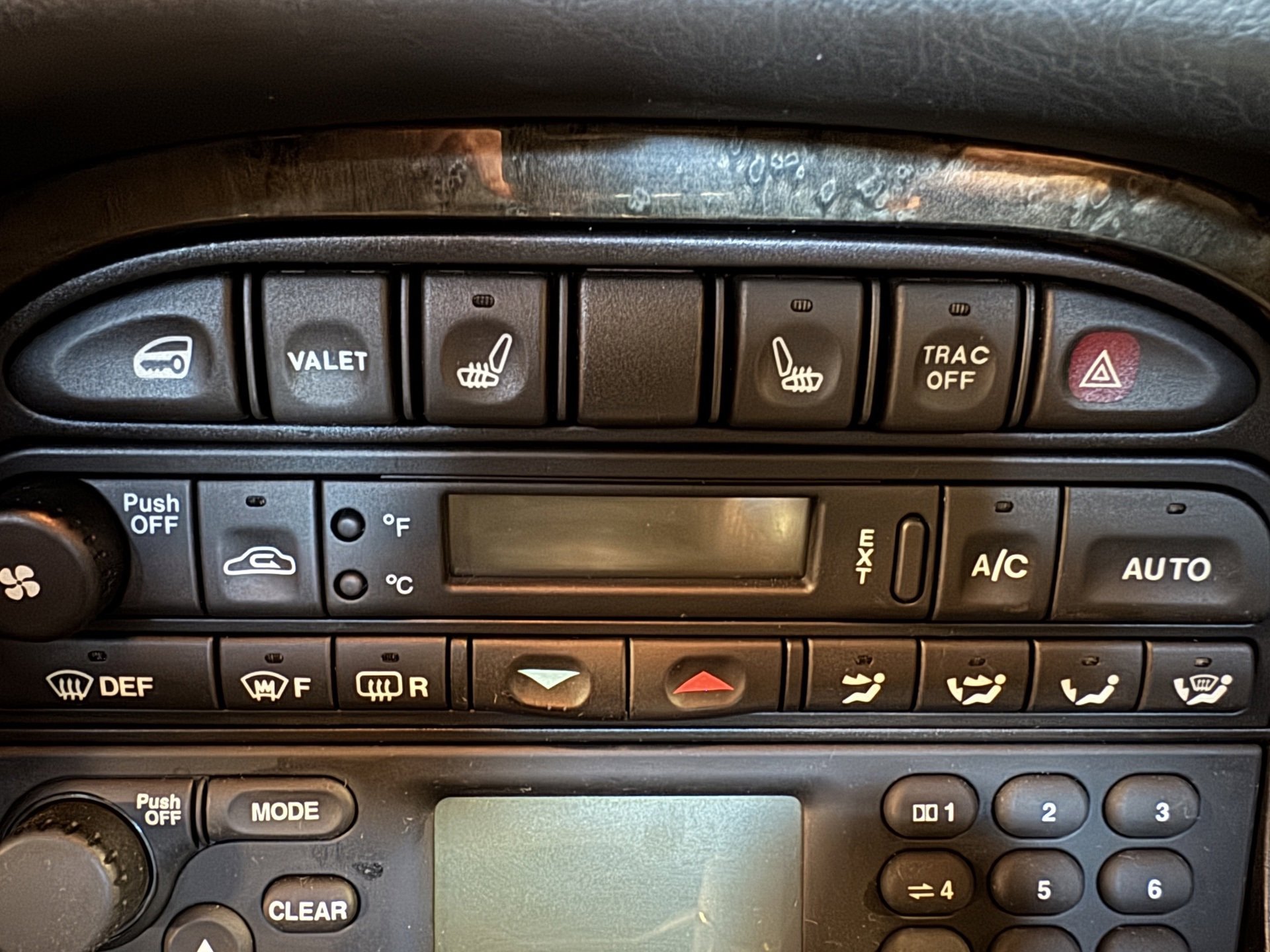 Used 2002 Jaguar XJ8 100 image 25