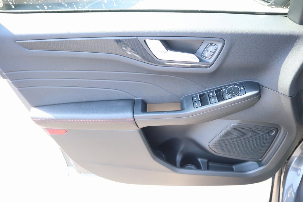 New 2026 Ford Escape ST-Line w/ Tech Pack #1 image 16