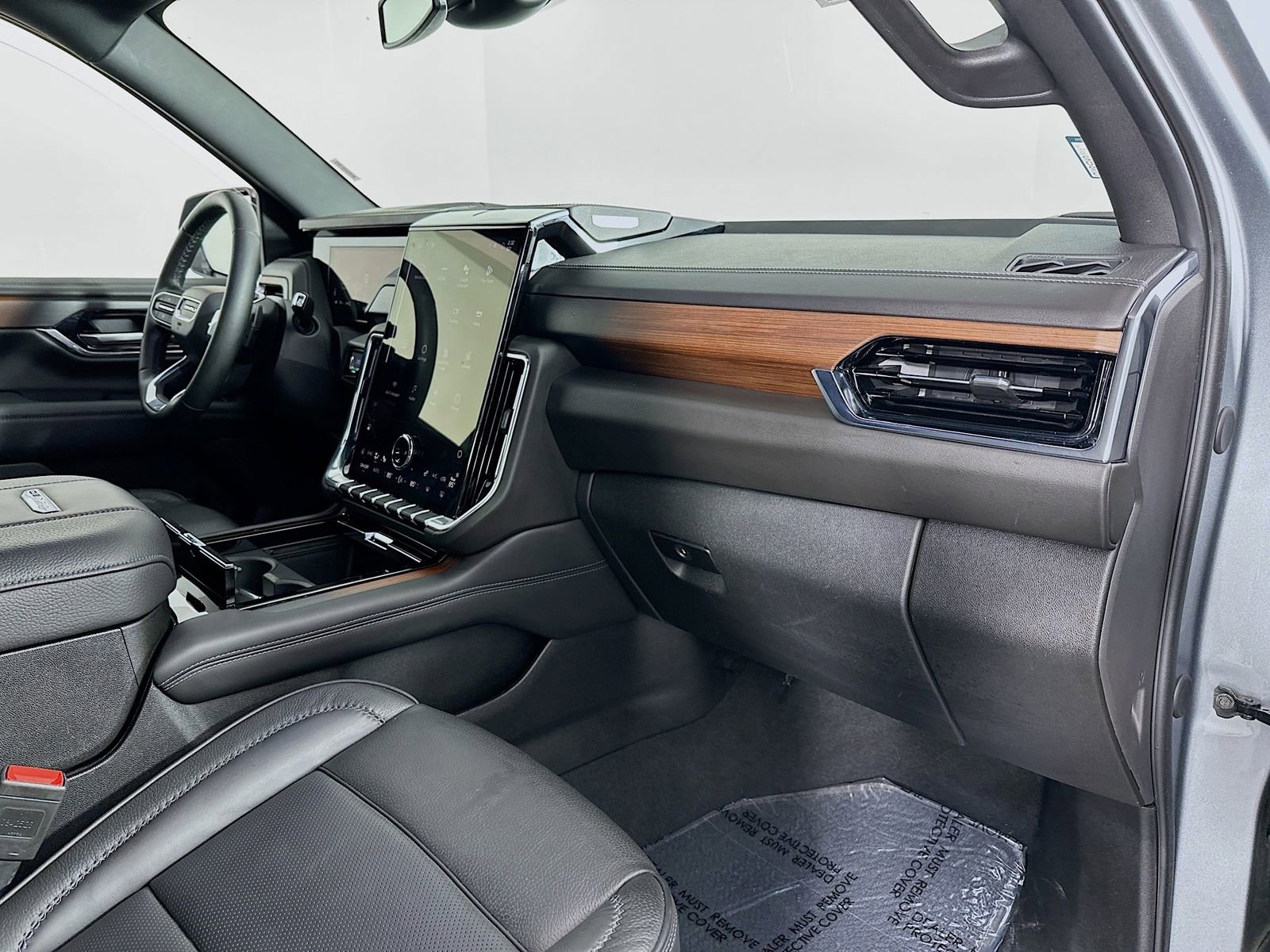 Used 2025 GMC Yukon Denali image 32