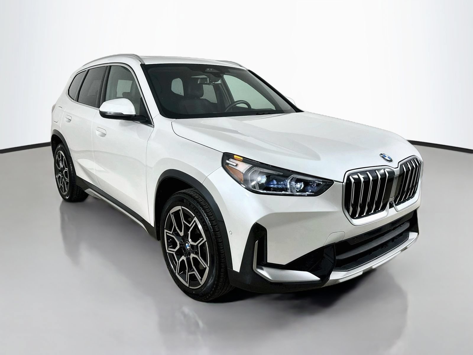 Used 2026 BMW X1 xDrive28i w/ Technology Package AWD/4WD image 3