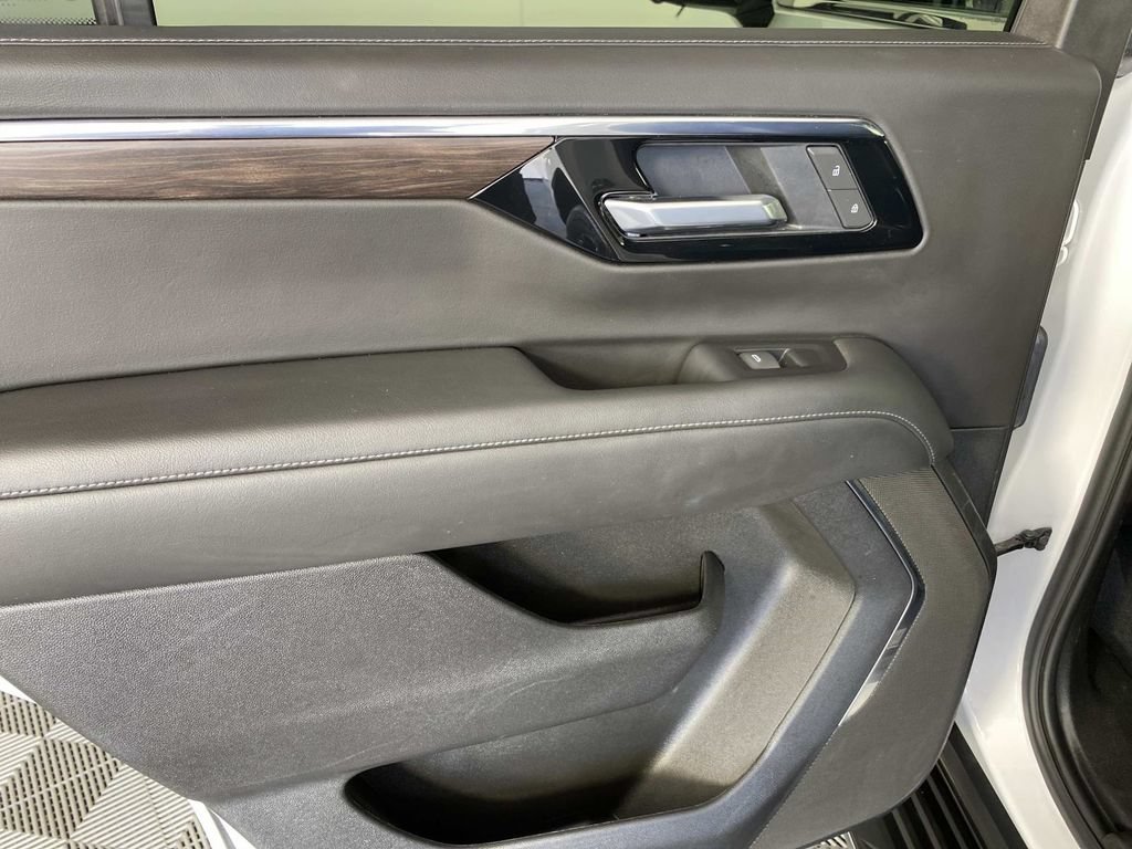 Used 2025 Chevrolet Tahoe LT AWD/4WD image 26