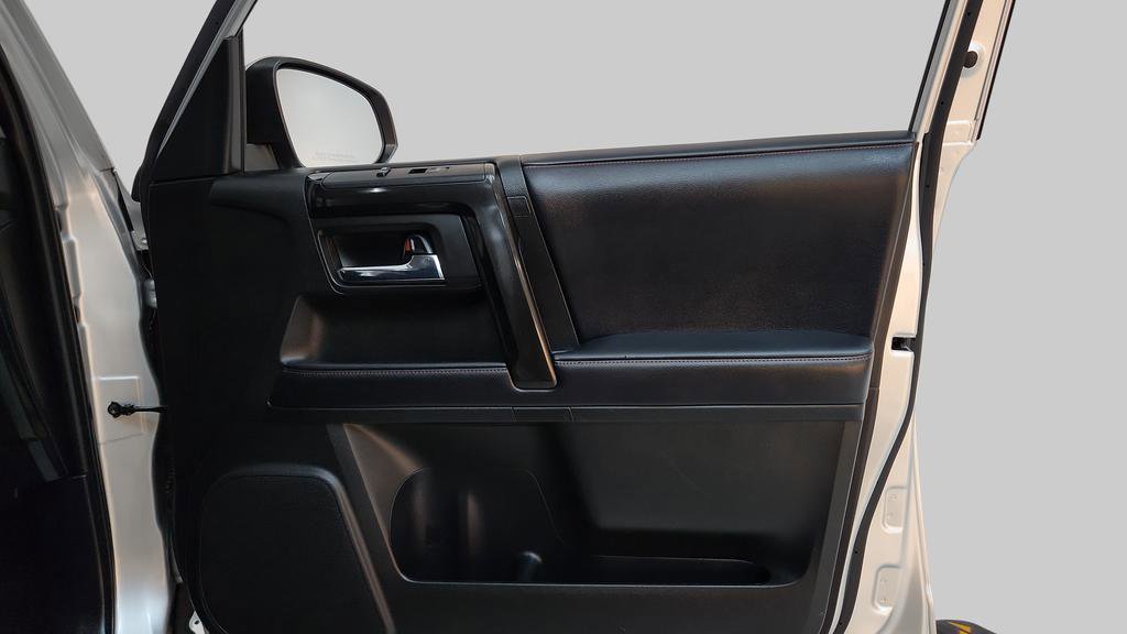 Used 2018 Toyota 4Runner TRD Off-Road image 38