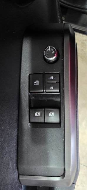 Used 2017 Toyota Tacoma TRD Sport image 13