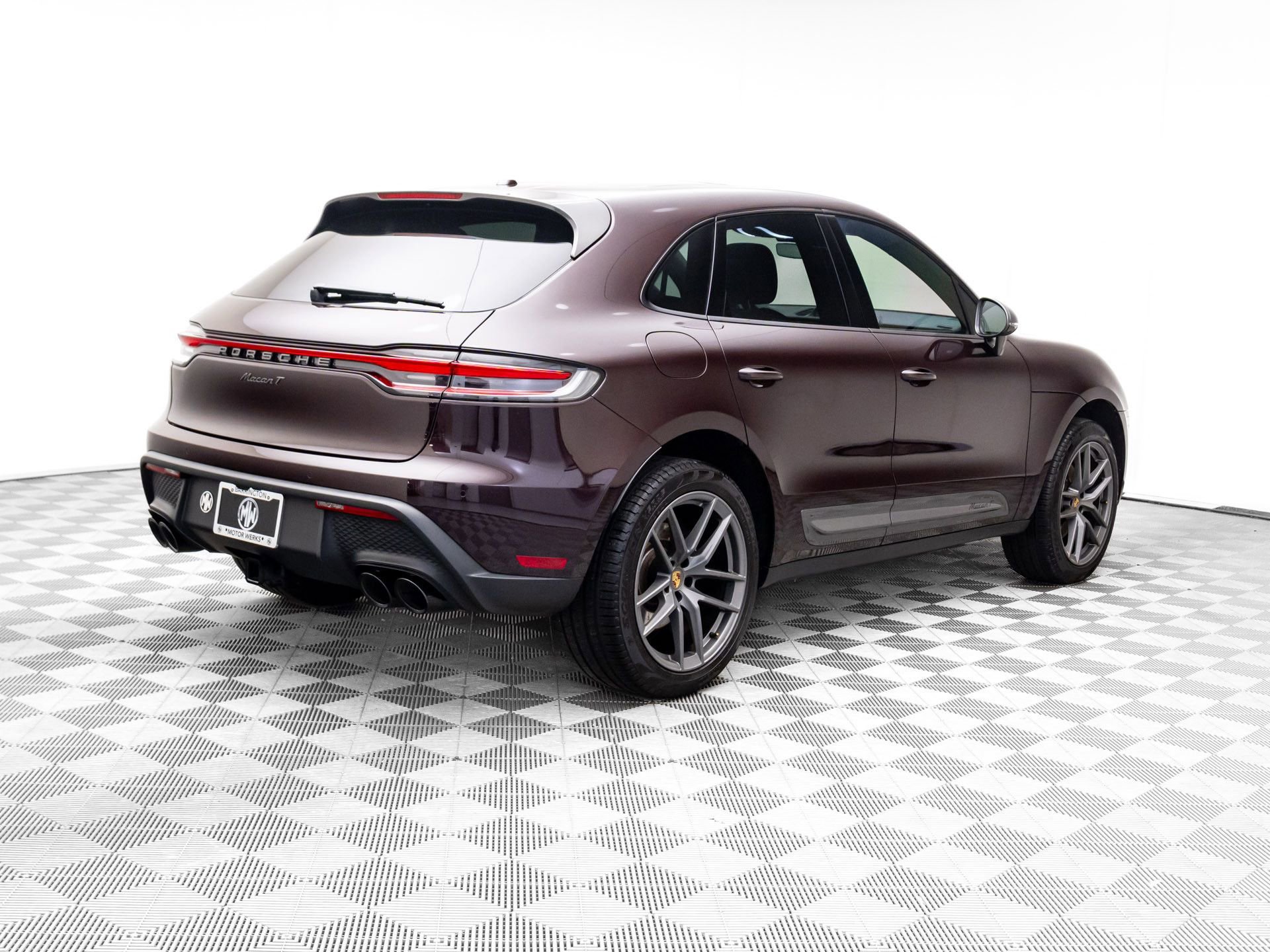 Certified 2024 Porsche Macan Turbo image 7