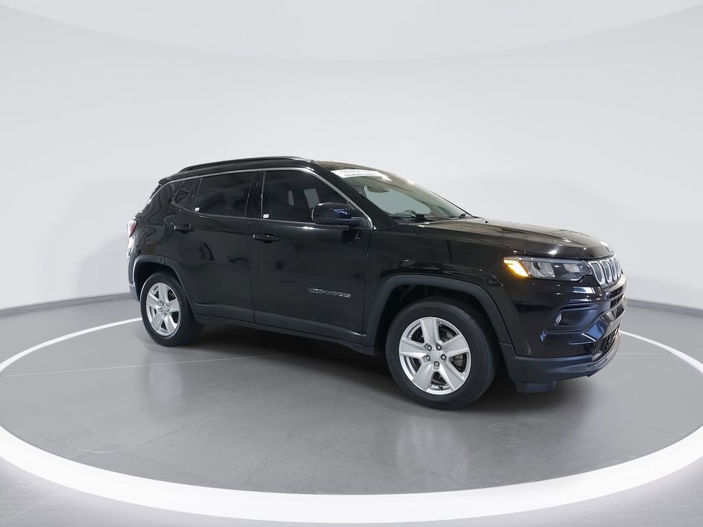 Used 2022 Jeep Compass Latitude image 2