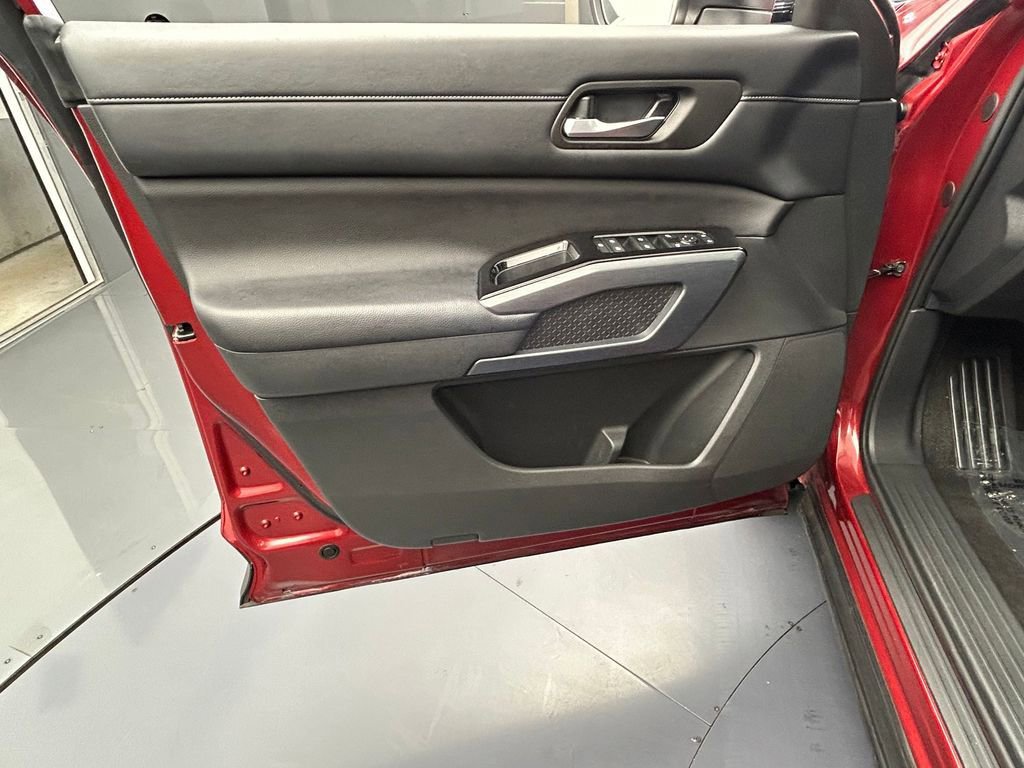 Used 2024 Nissan Pathfinder SL w/ SL Premium Package image 16