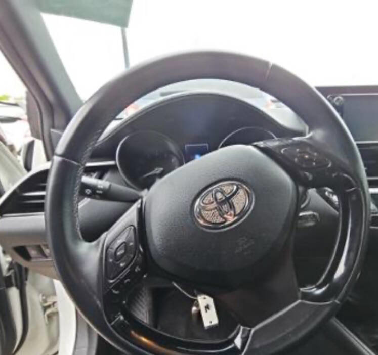 Used 2018 Toyota C-HR XLE image 11