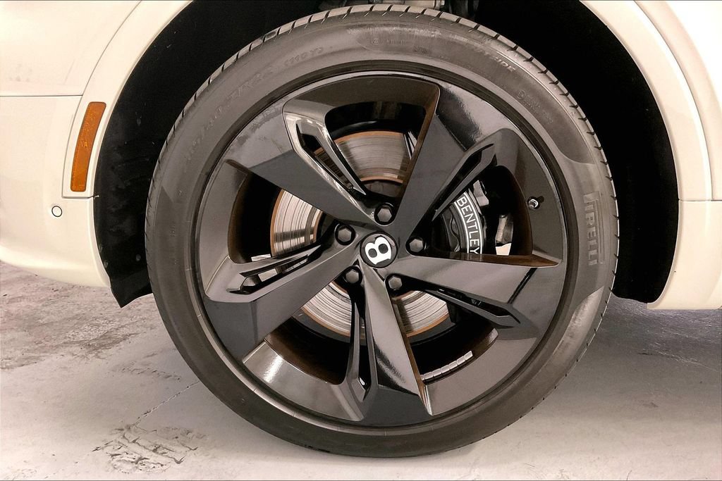 Used 2022 Bentley Bentayga AWD/4WD image 17