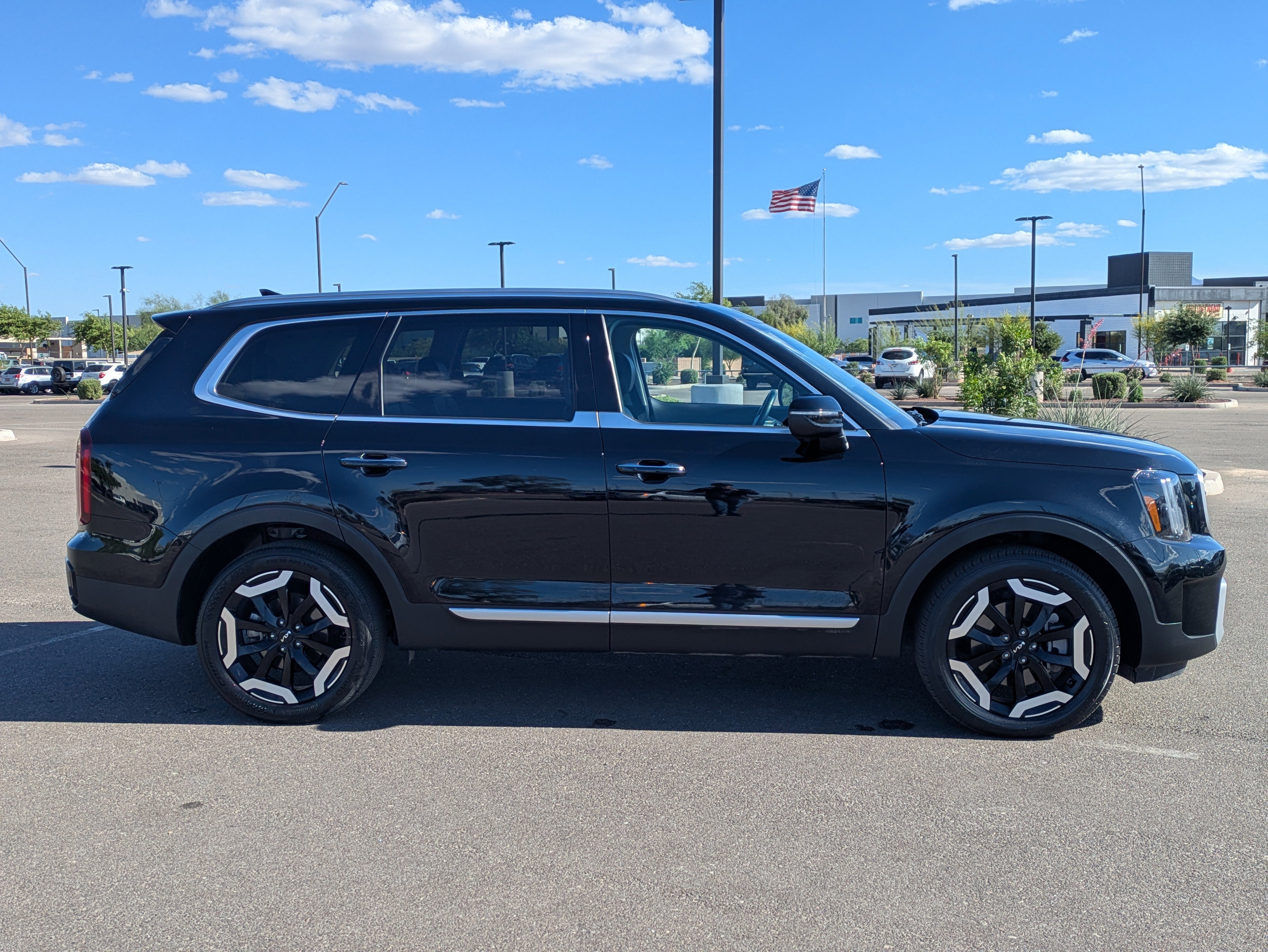 Used 2025 Kia Telluride S image 6