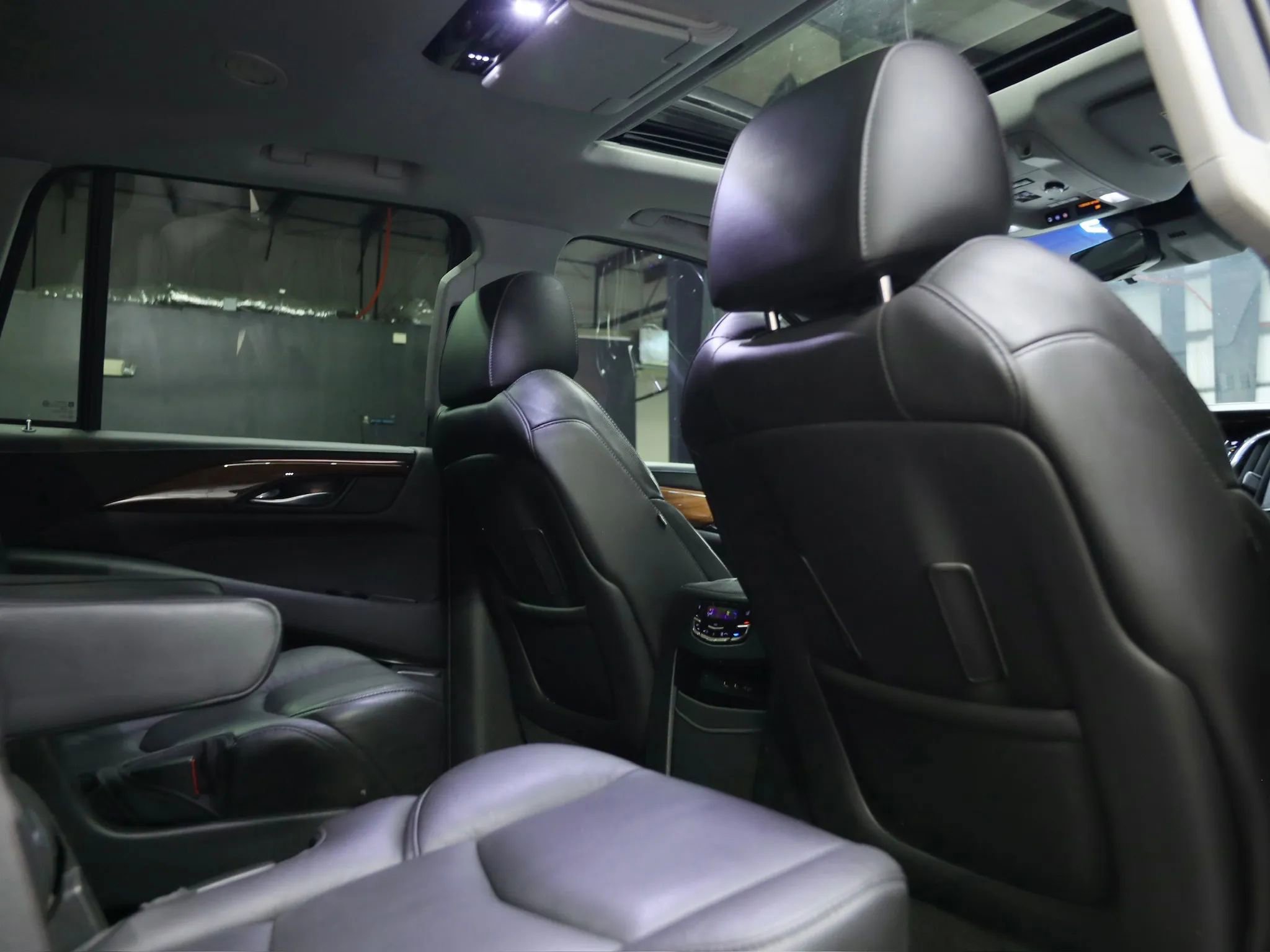 Used 2017 Cadillac Escalade Luxury image 34