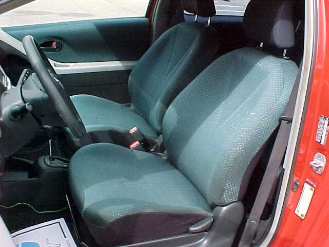 Used 2007 Toyota Yaris 2-Door Hatchback image 8