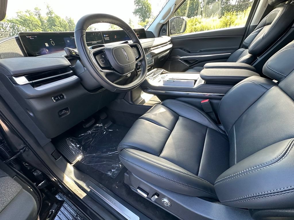New 2027 Lincoln Navigator Reserve AWD/4WD image 16