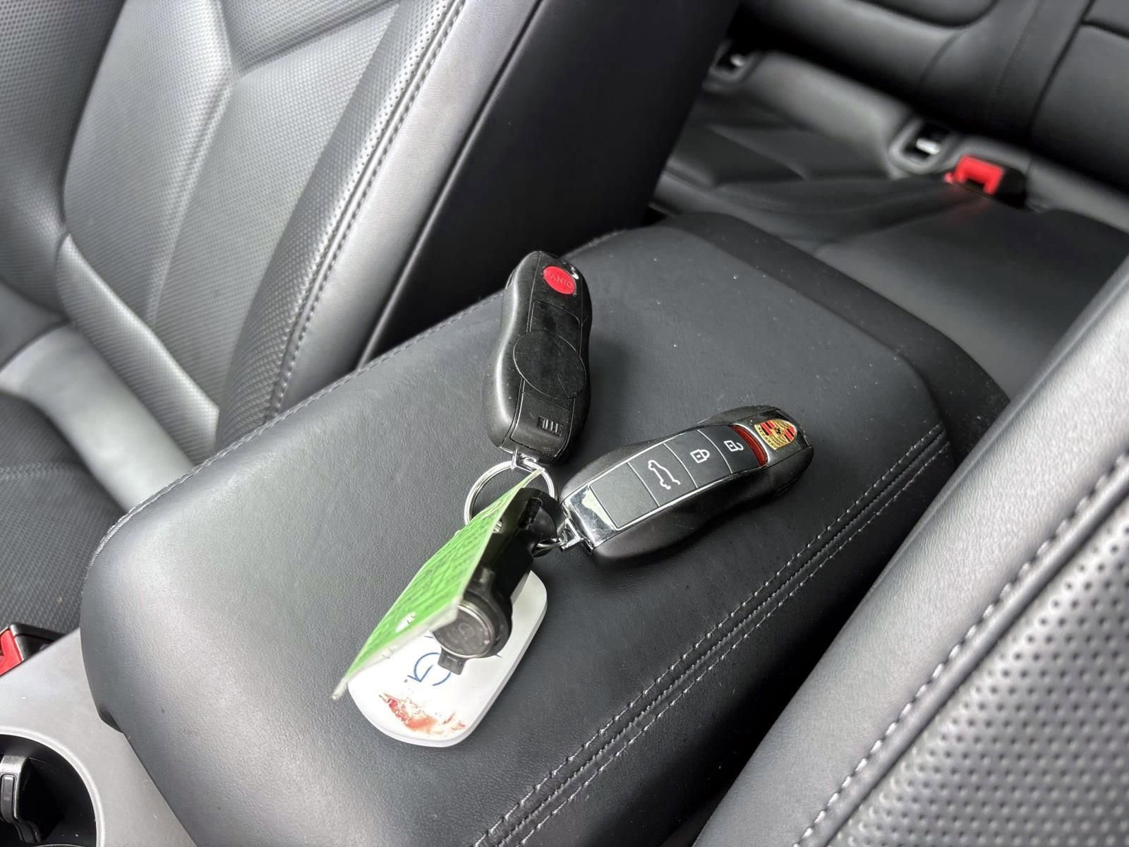 Used 2025 Porsche Macan Turbo image 41