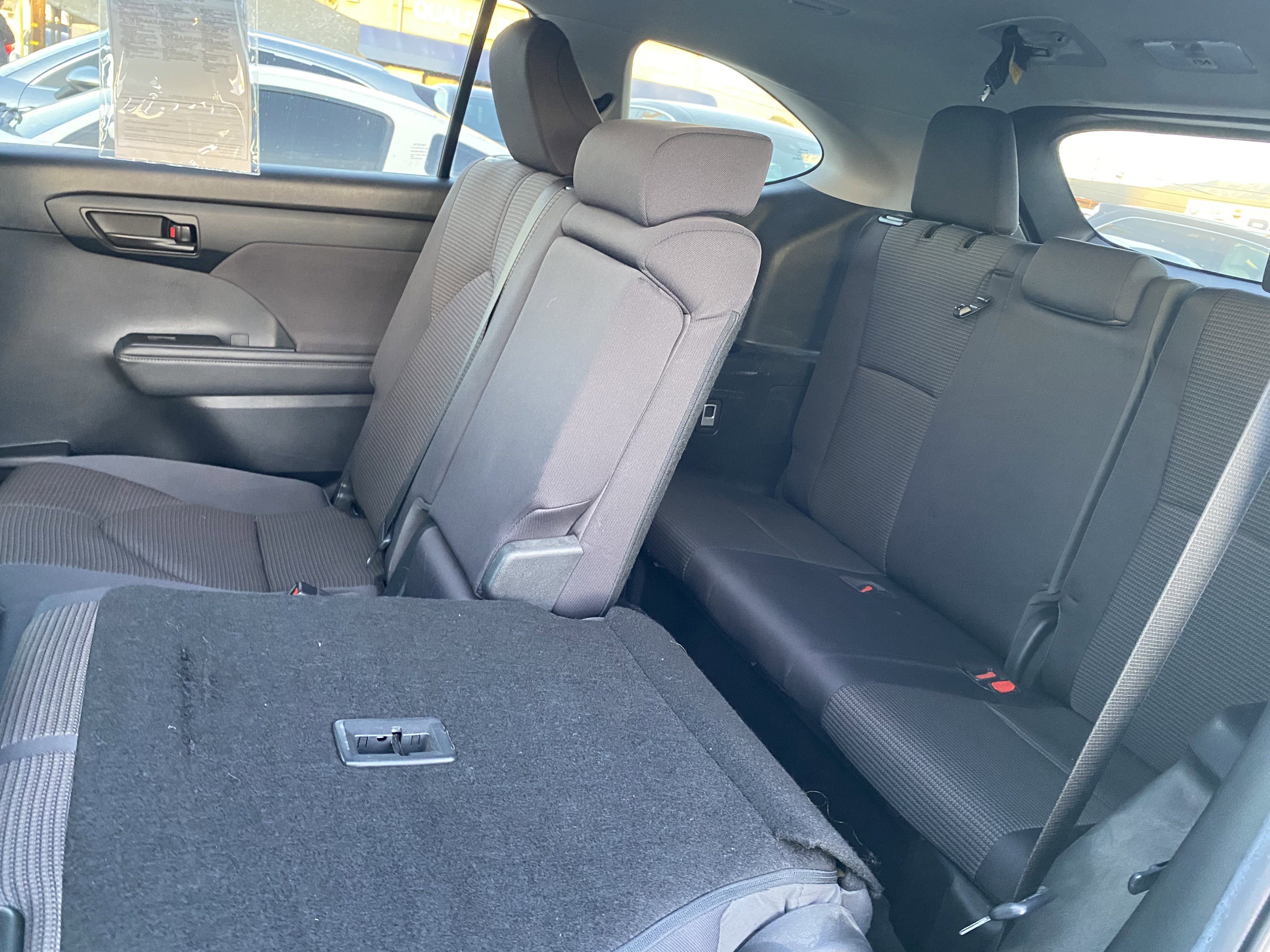Used 2022 Toyota Highlander LE FWD image 18