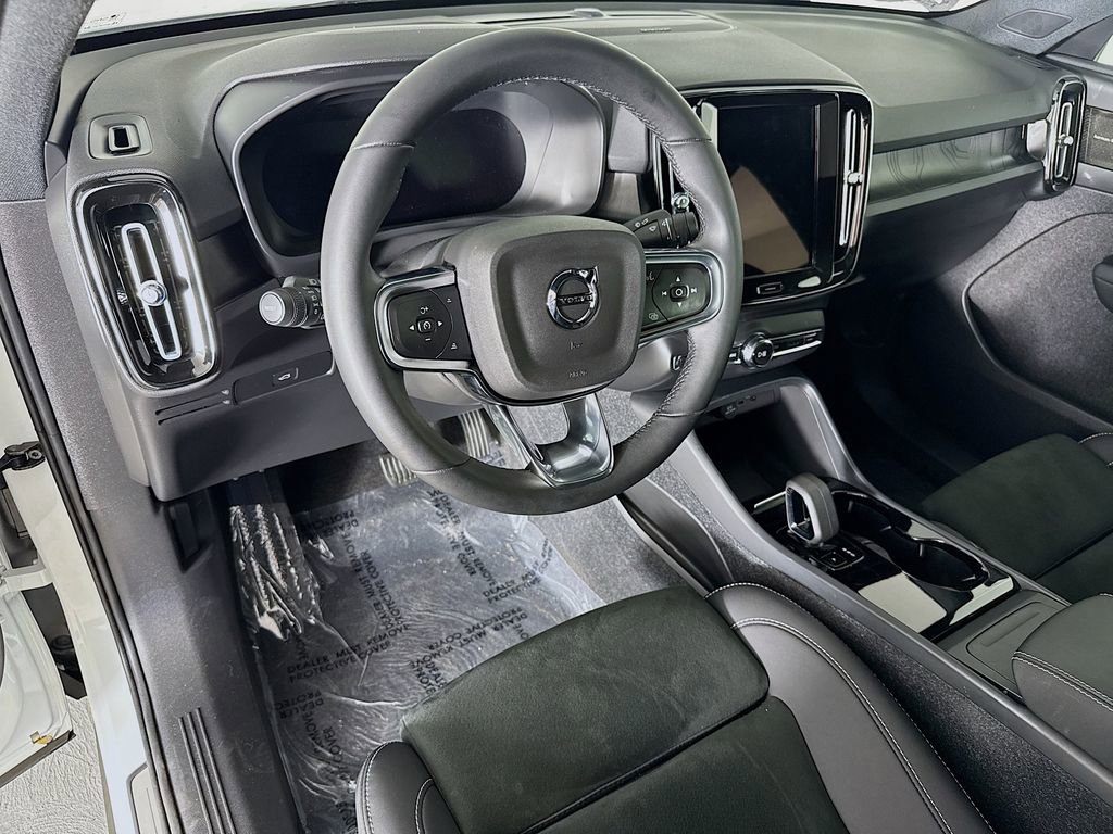 Certified 2023 Volvo C40 P8 Recharge Ultimate w/ Protection Package Premier image 9