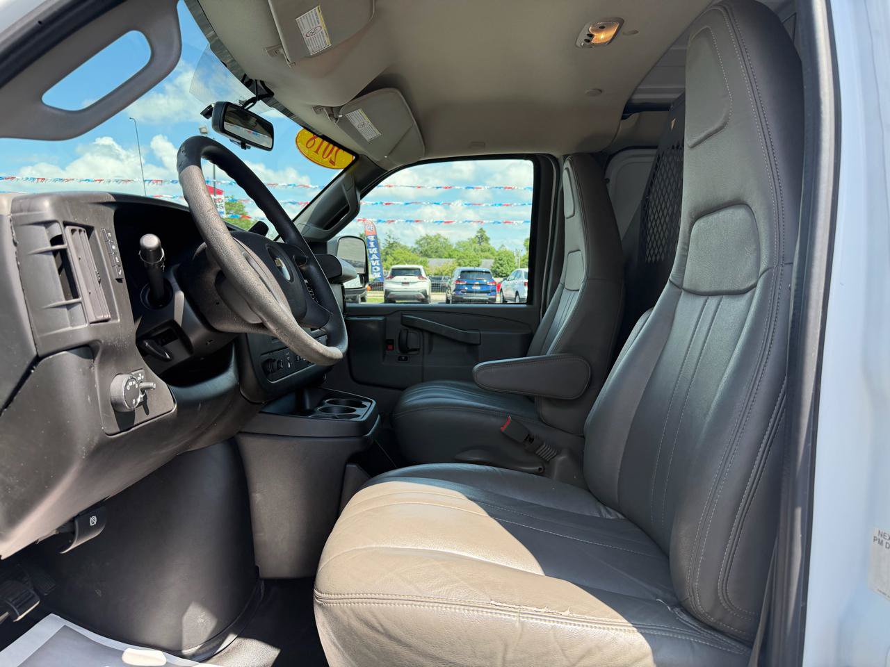 Used 2018 Chevrolet Express 2500 w/ Driver Convenience Package RWD image 15