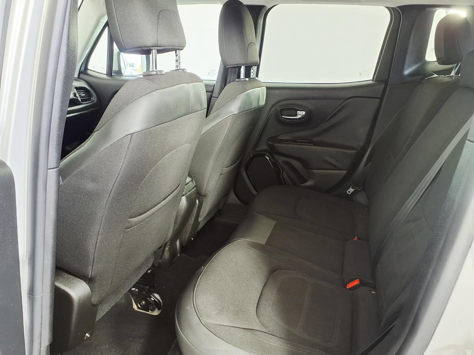 Used 2017 Jeep Renegade Altitude FWD image 9