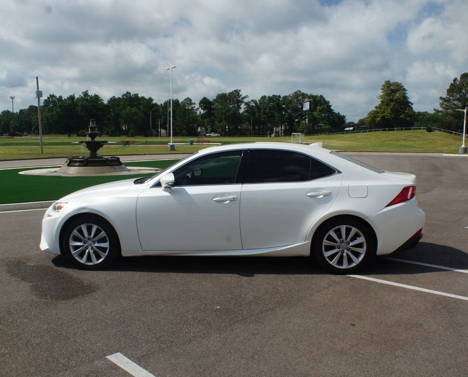 Used 2016 Lexus IS 200t RWD image 12