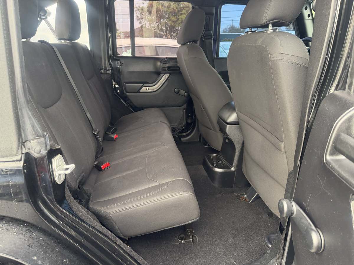 Used 2016 Jeep Wrangler Unlimited Sport w/ Connectivity Group AWD/4WD image 13
