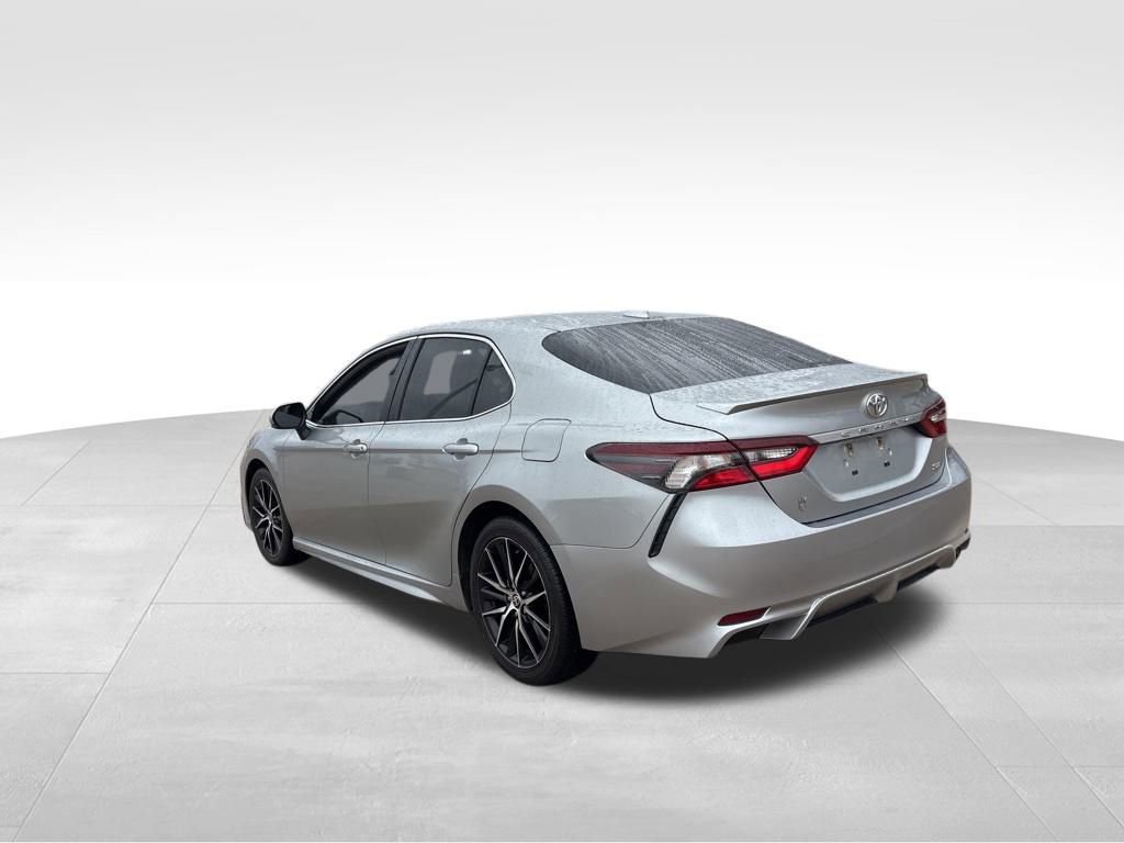 Used 2022 Toyota Camry SE image 6