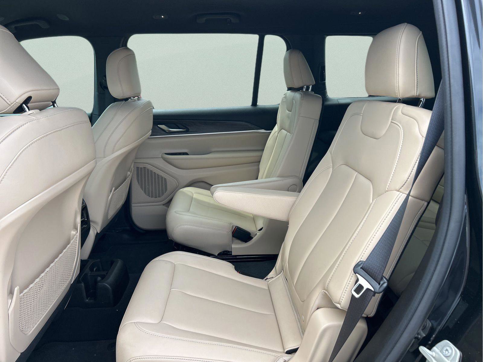 Certified 2024 Jeep Grand Cherokee L Limited w/ Black Appearance Package image 10