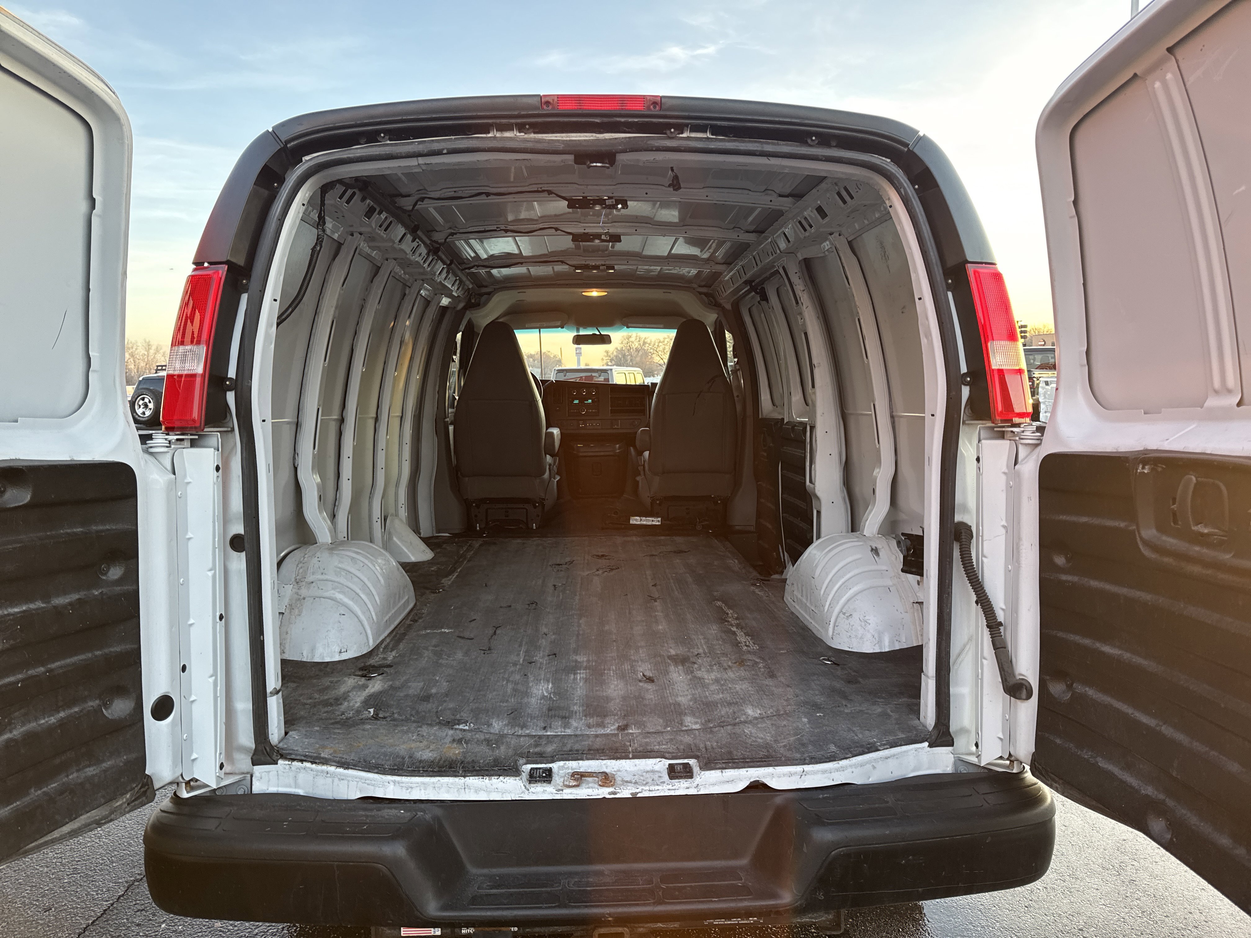 Used 2021 Chevrolet Express 2500 w/ Driver Convenience Package image 28