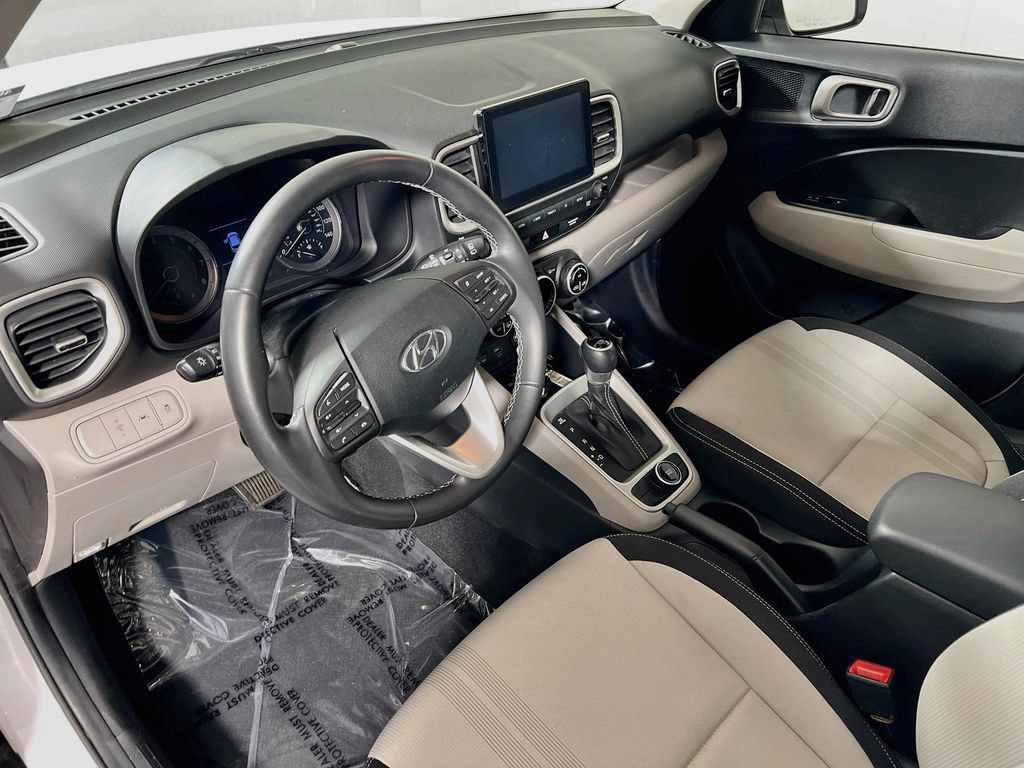 Used 2021 Hyundai Venue SEL w/ Cargo Package FWD image 9
