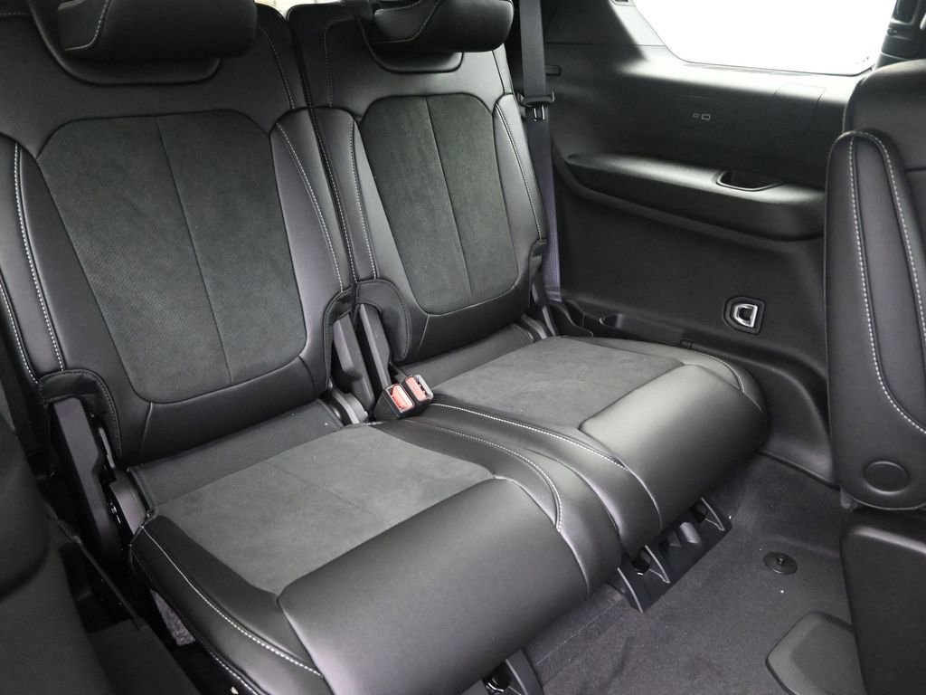 Used 2025 Jeep Grand Cherokee L Altitude AWD/4WD image 9
