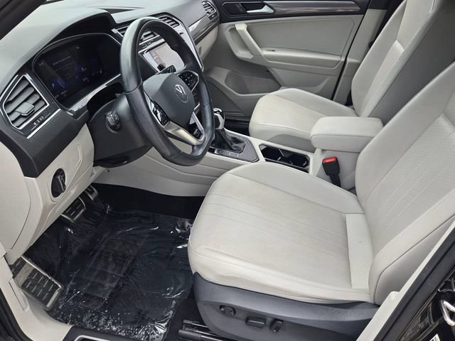 Used 2024 Volkswagen Tiguan SE R-Line FWD image 9