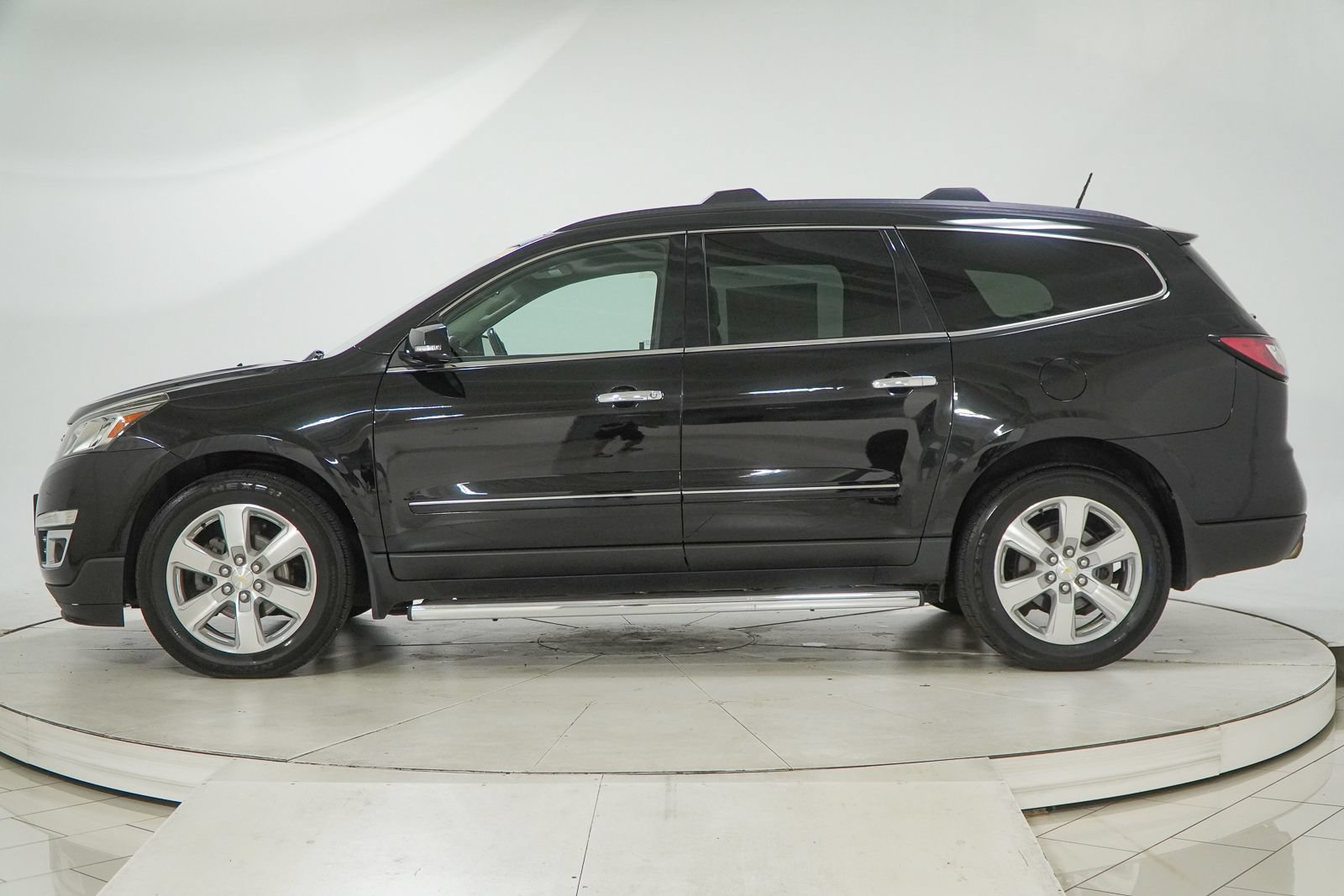 Used 2016 Chevrolet Traverse LTZ w/ LPO, 'HIT The Road' Package AWD/4WD image 5