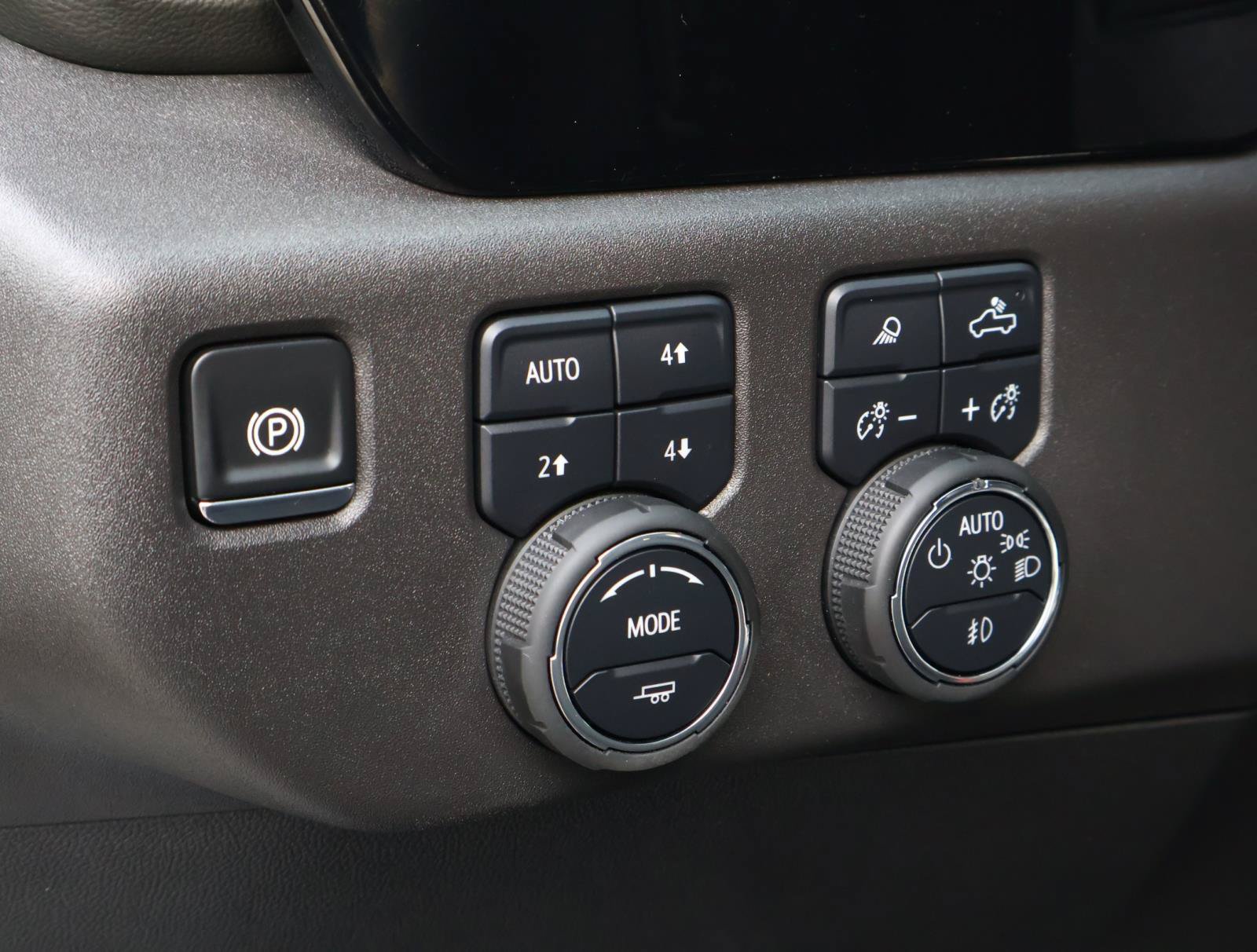 Used 2025 Chevrolet Silverado 1500 LT Trail Boss w/ LT Trail Boss Premium Package AWD/4WD image 24