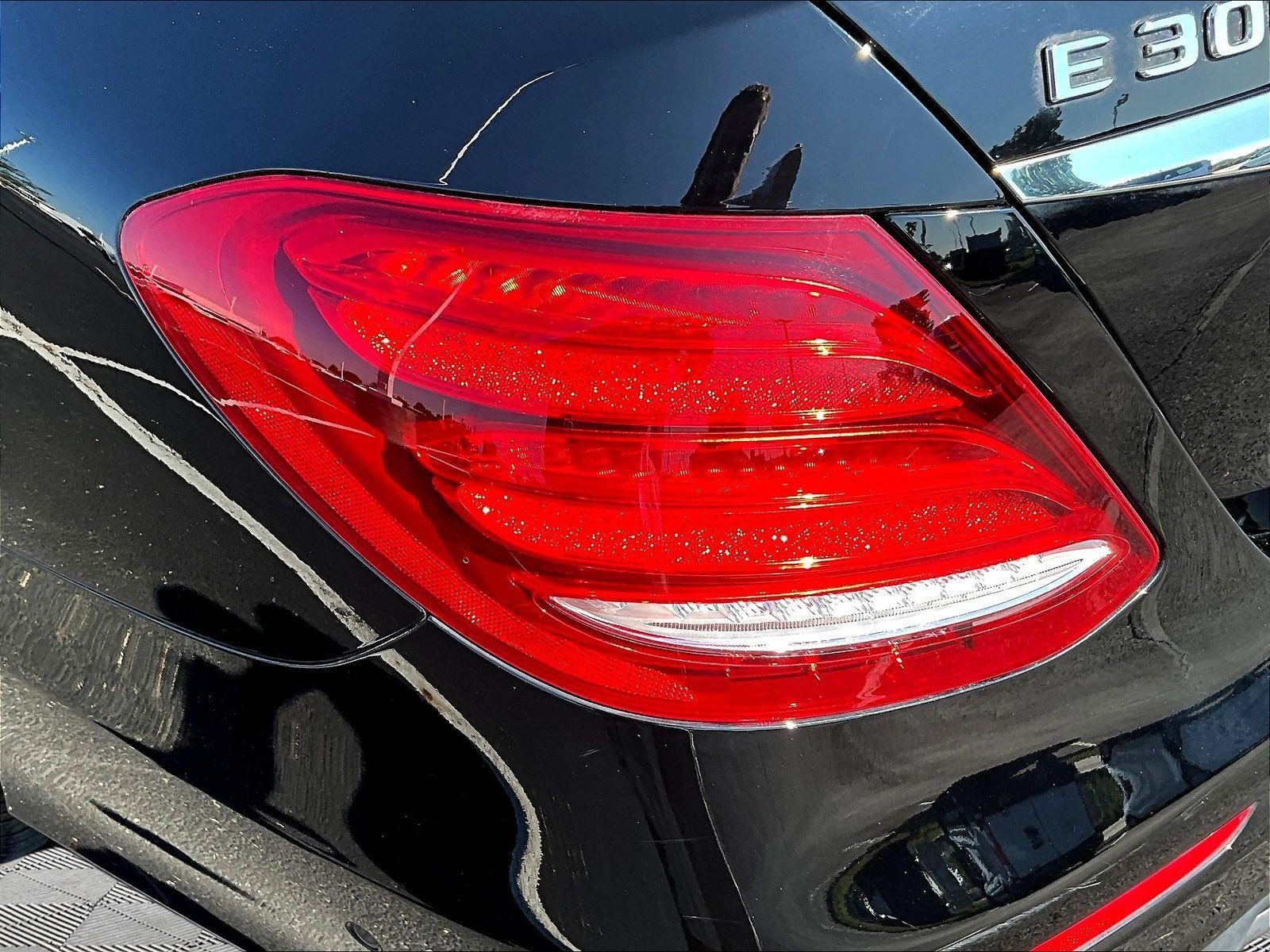 Used 2017 Mercedes-Benz E 300 4MATIC image 23