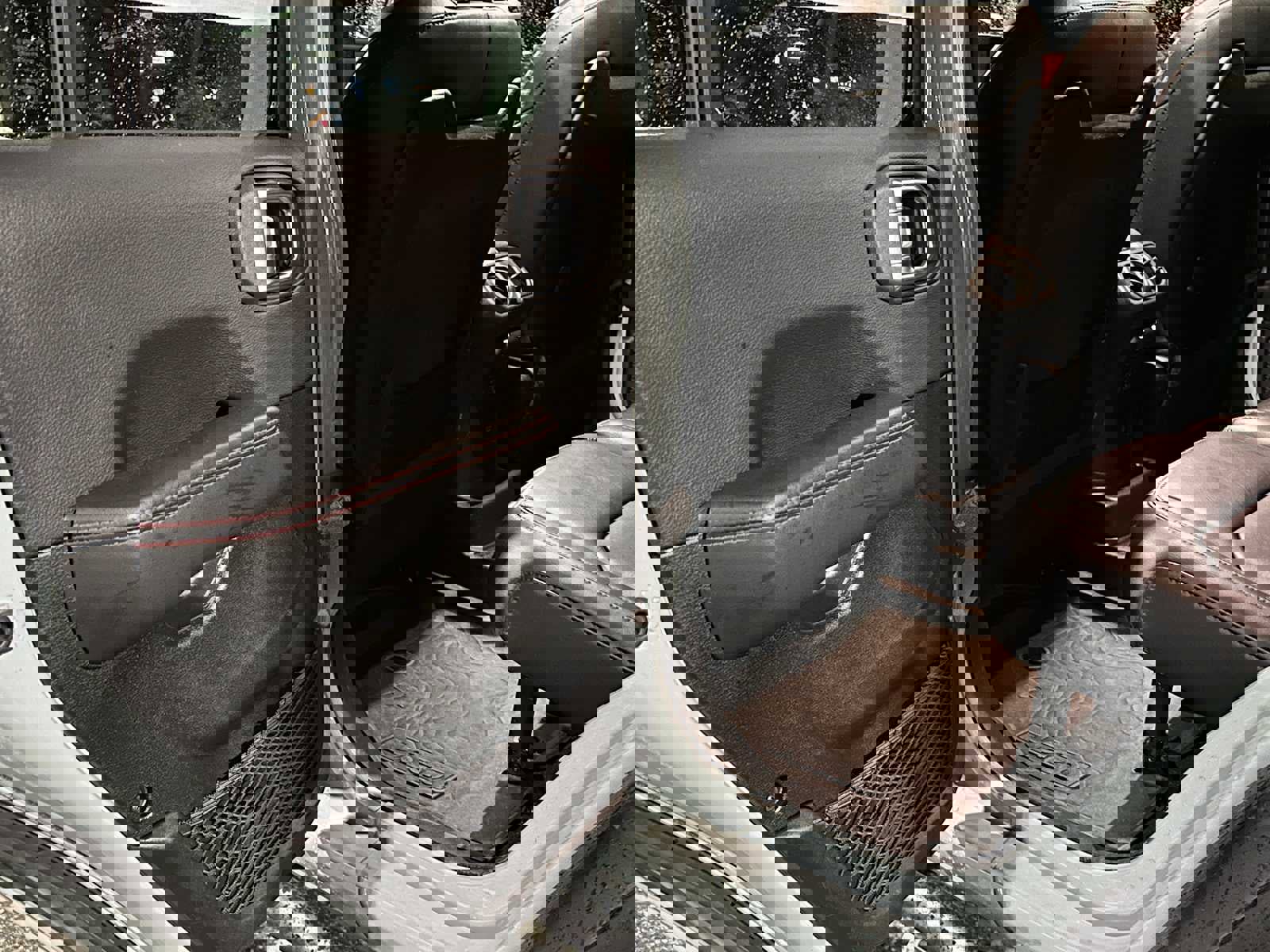 Used 2024 Jeep Wrangler Unlimited Rubicon w/ Capability Package image 16