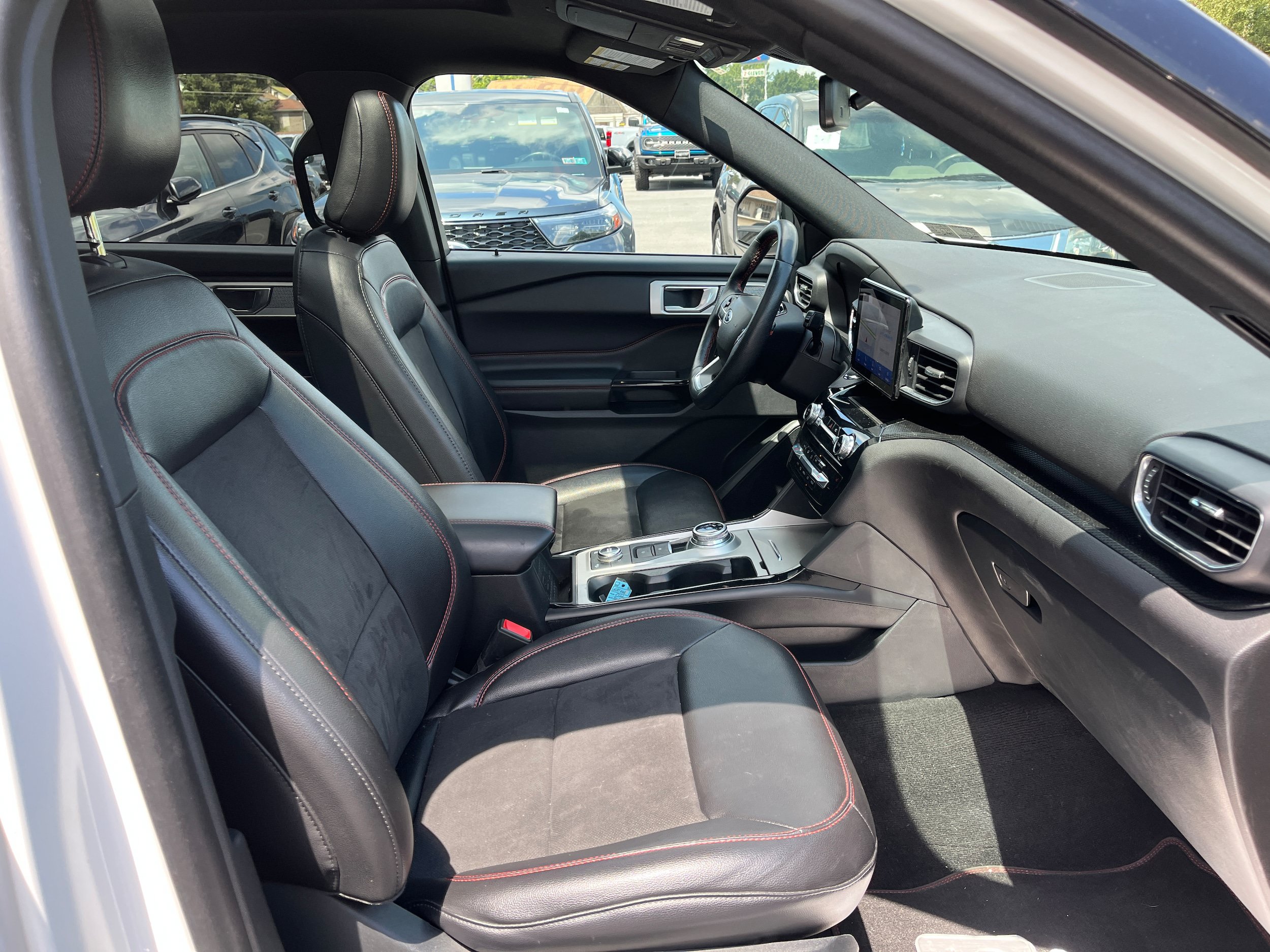 Certified 2022 Ford Explorer ST-Line w/ Class IV Trailer Tow Package AWD/4WD image 6